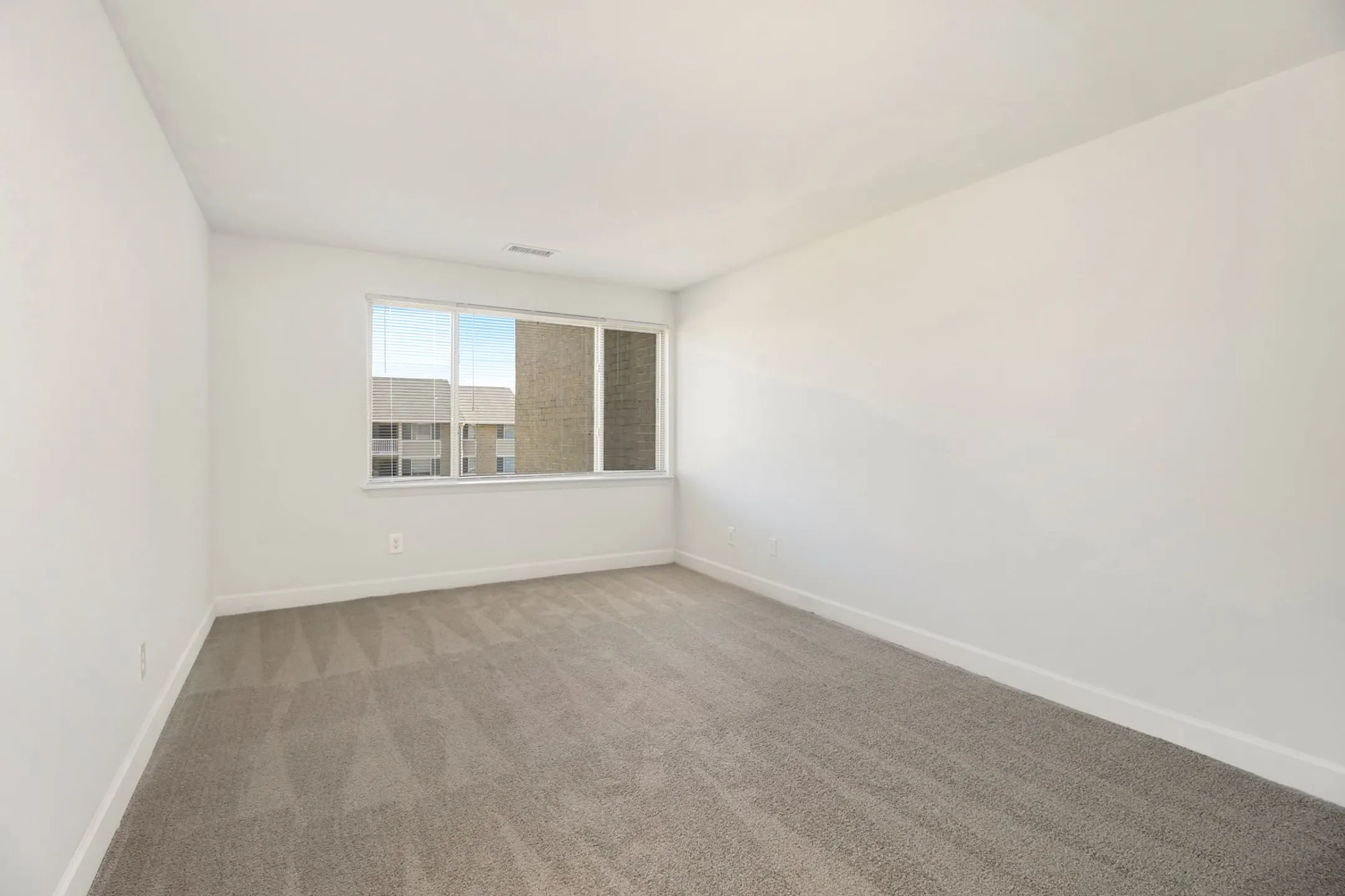 Living Room - Satyr Hill Apartments - Parkville, MD