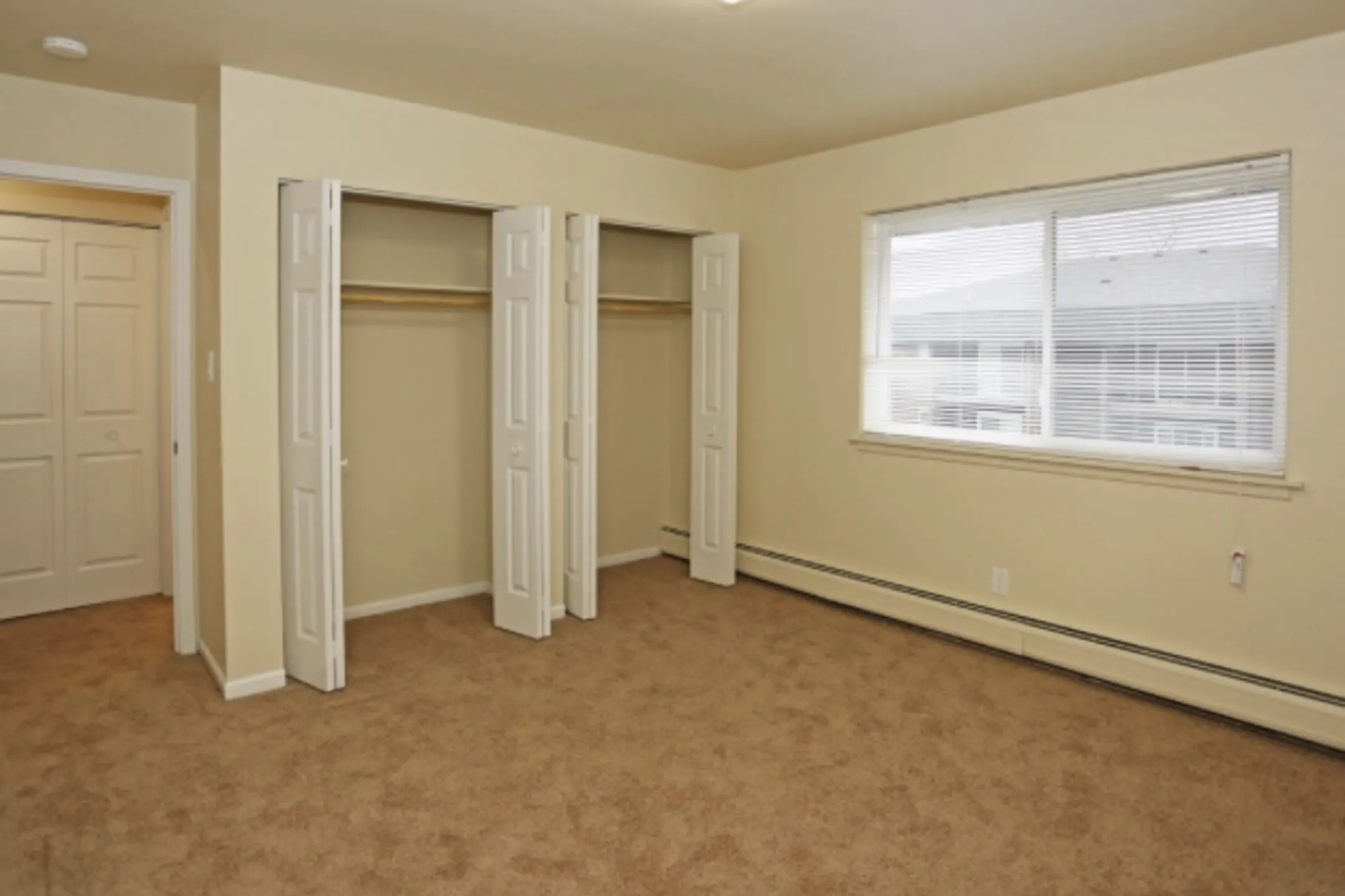 Edgewood Terrace 5850 Pennsylvania St Merrillville, IN Apartments