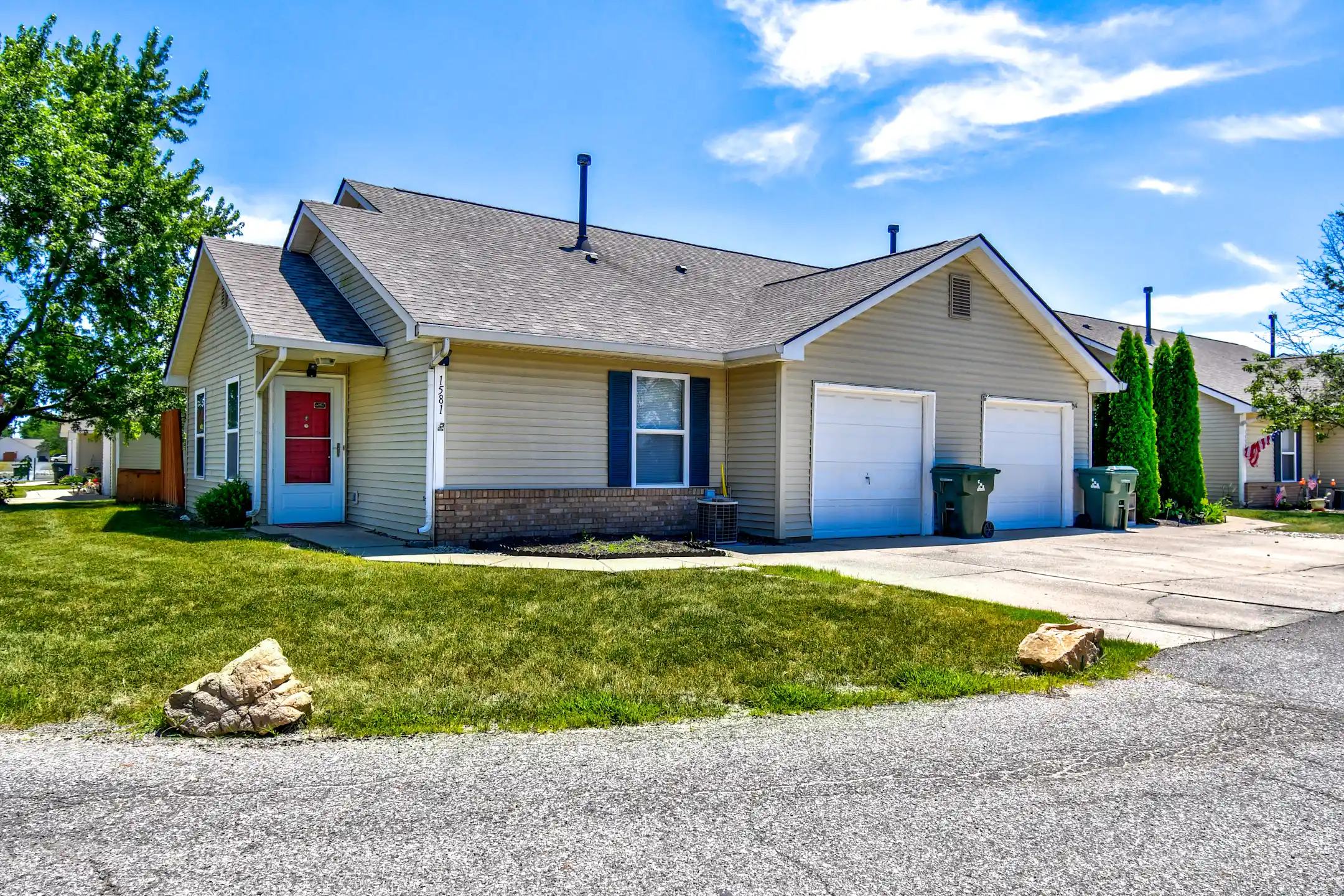 Broadway Village Apartments 751 Gunstra Lane Greenfield, IN Duplexs