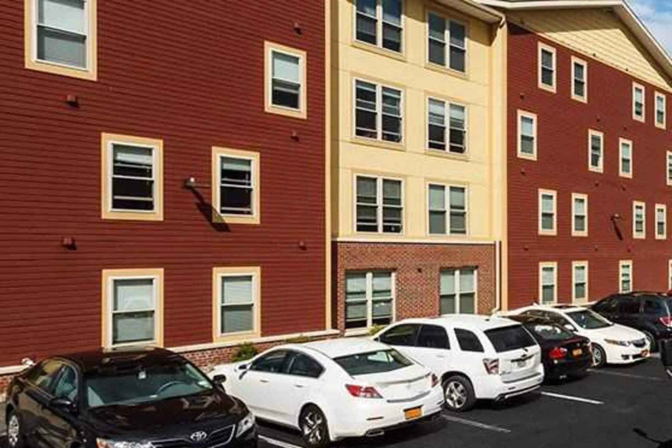 Building - Copper Beech Commons - Per Bed Lease - Syracuse, NY