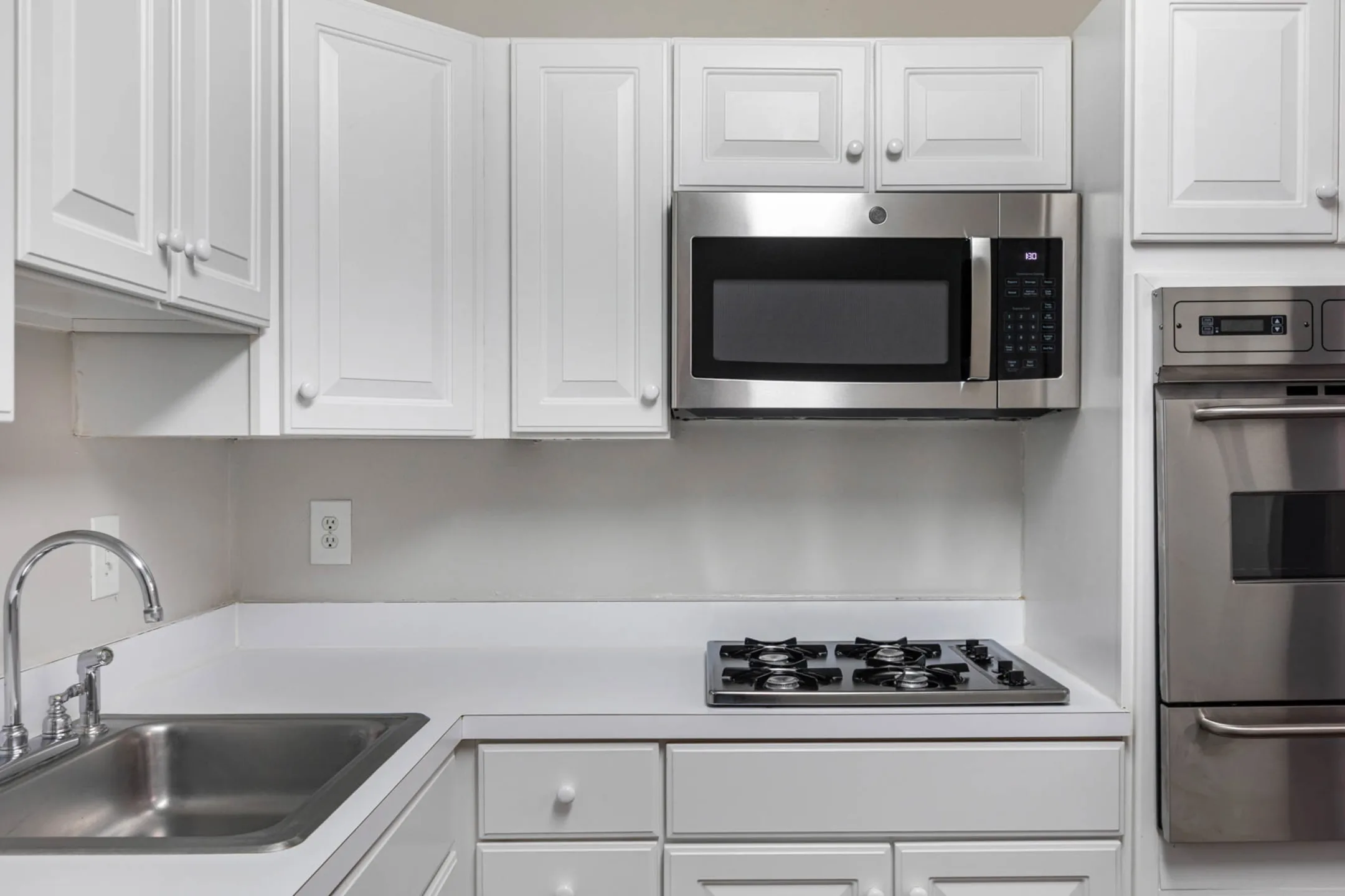 Kitchen - North Park Apartments - Chevy Chase, MD