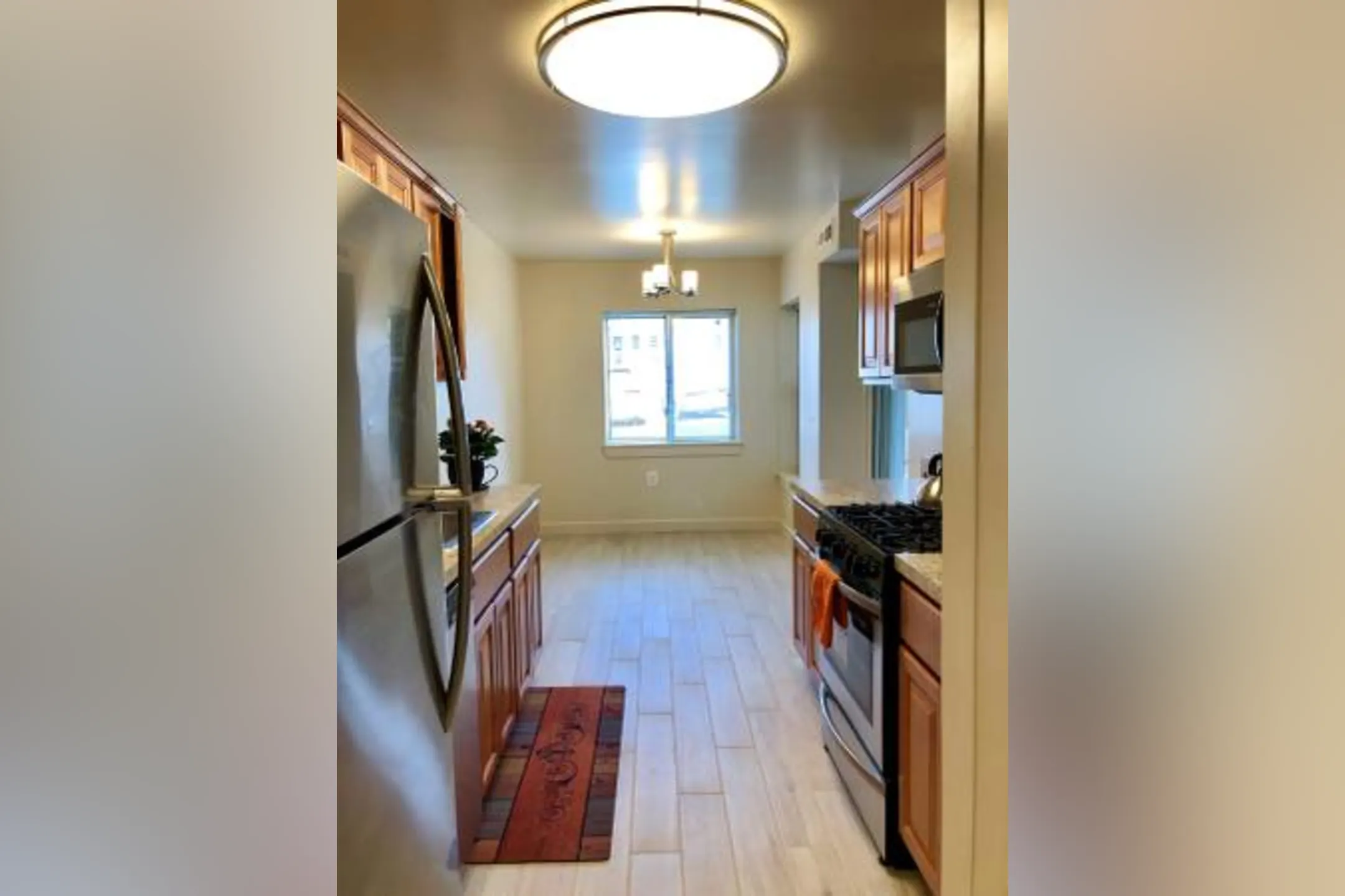 Kitchen - Dolley Madison Apartments at Tysons - McLean, VA