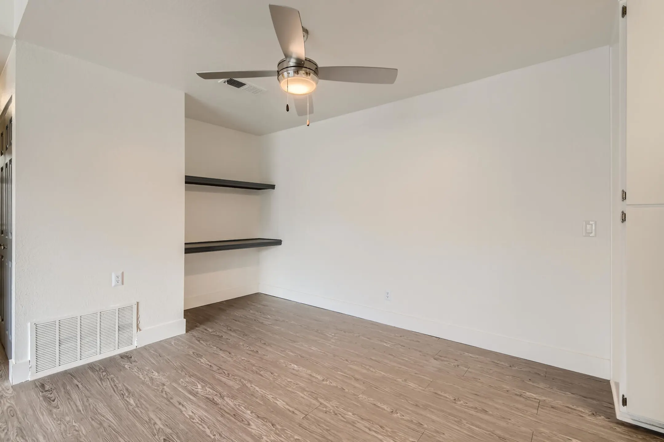 Woodmere Apartments 910 W Phillips St Ontario, CA Apartments for