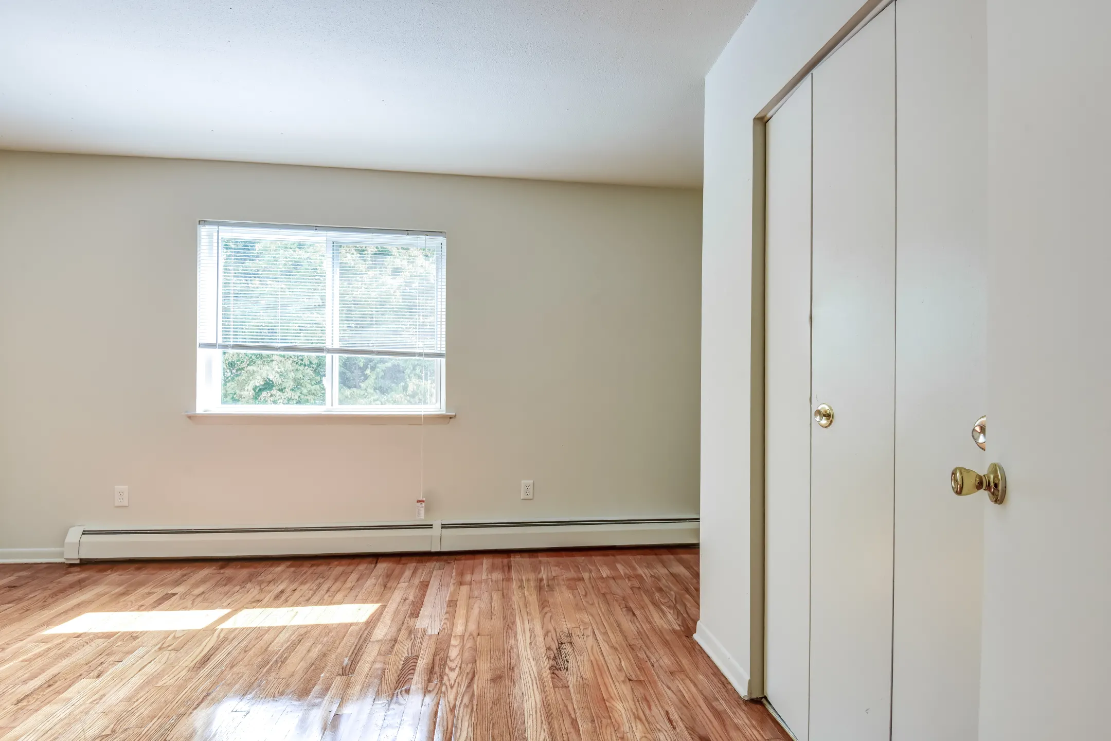 Woodbury Apartments Woodbury Circle Middletown, CT Apartments for