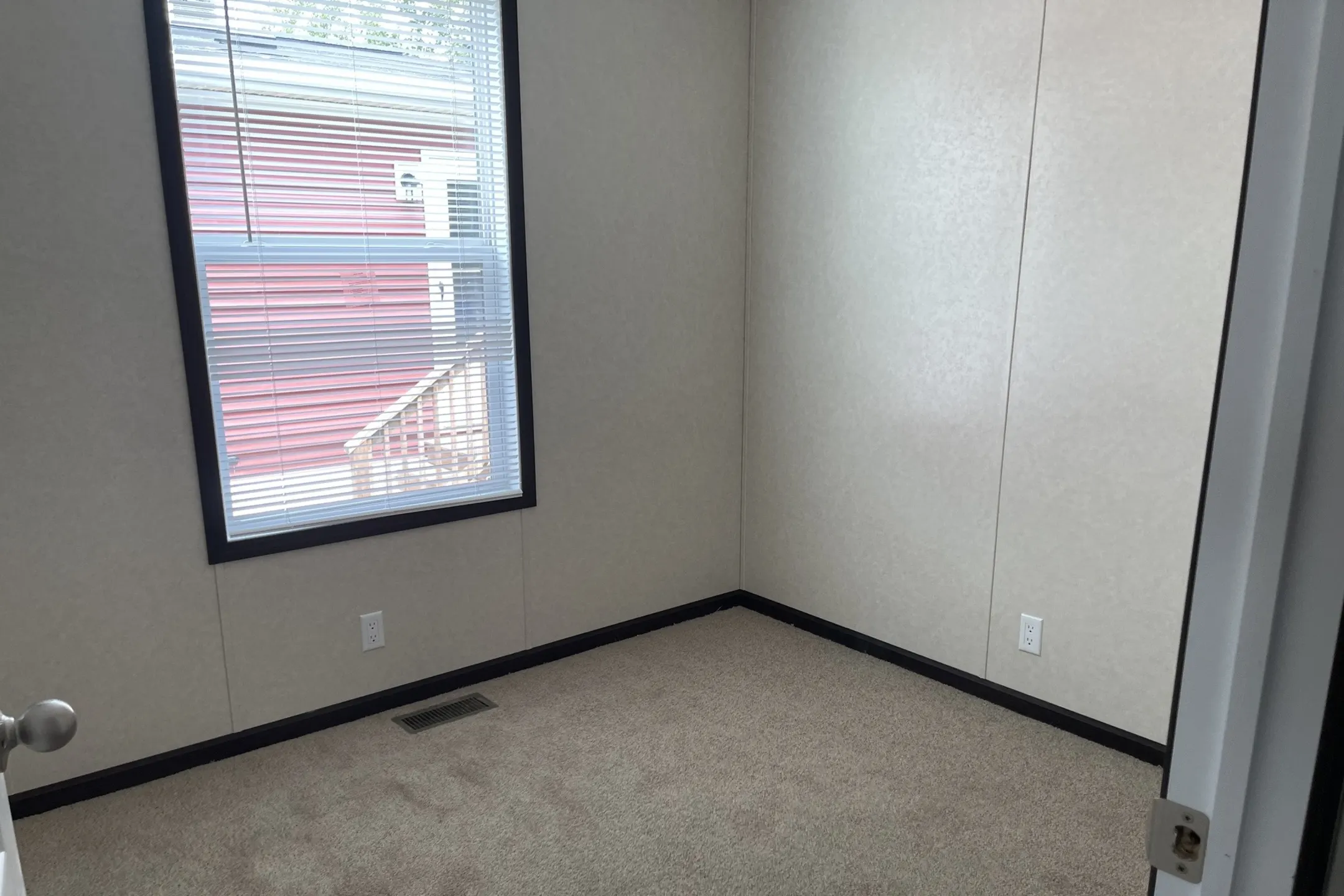 Hawaiian Gardens / Holly Village Apartments Holly, MI 48442