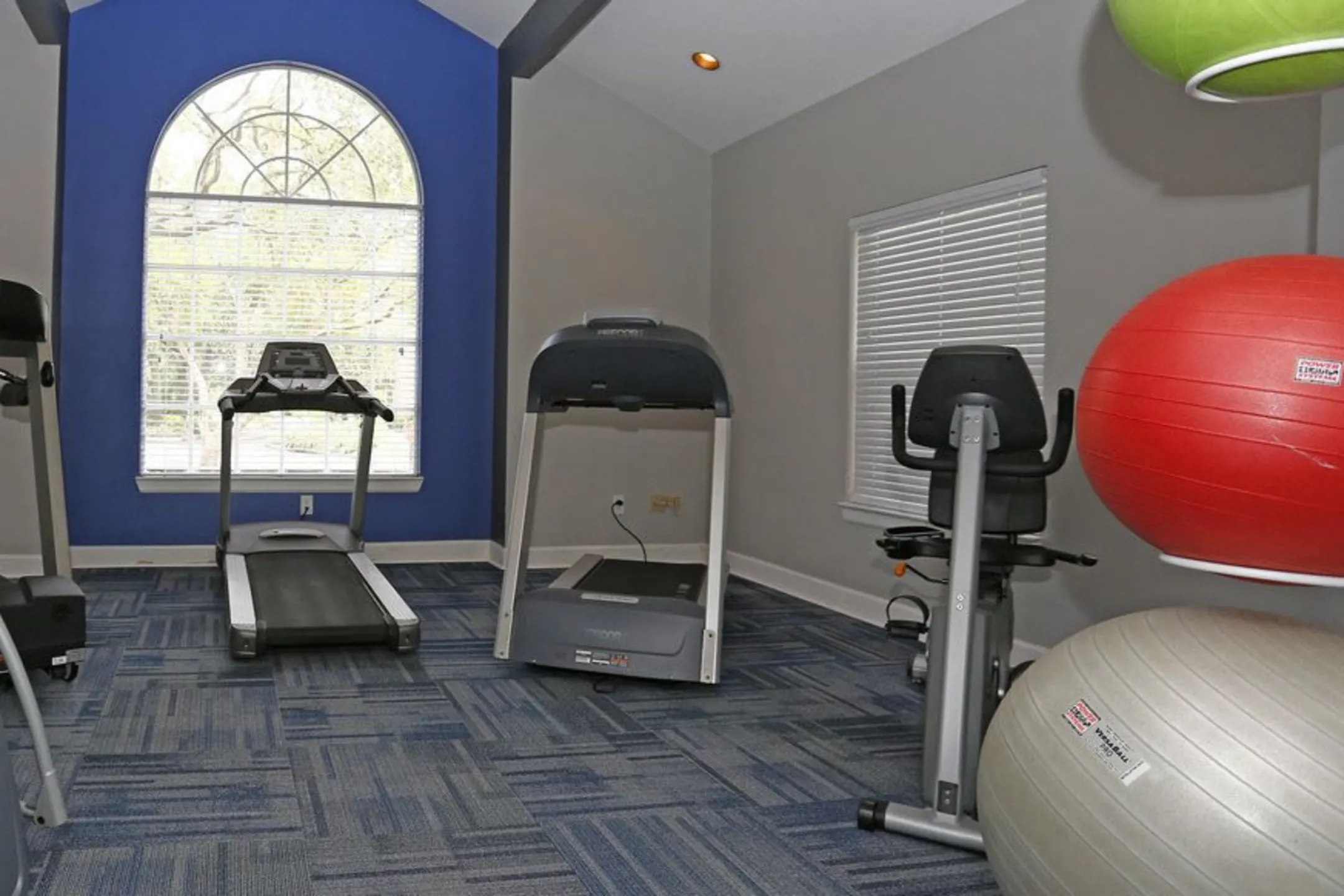 Fitness Weight Room - Stonegate Apartments - Palm Harbor, FL