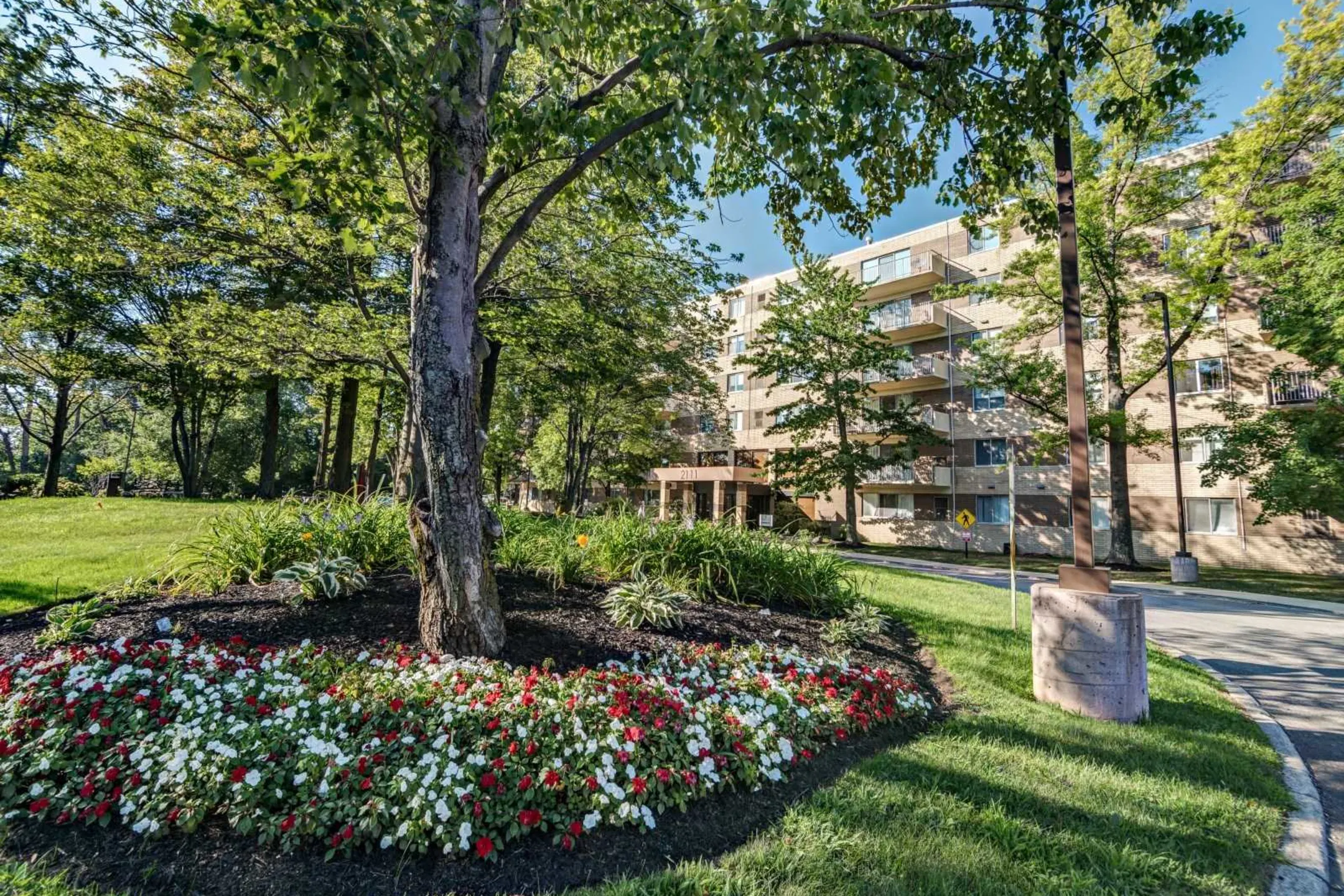 Landscaping - Sherri Park Apartments - Lyndhurst, OH