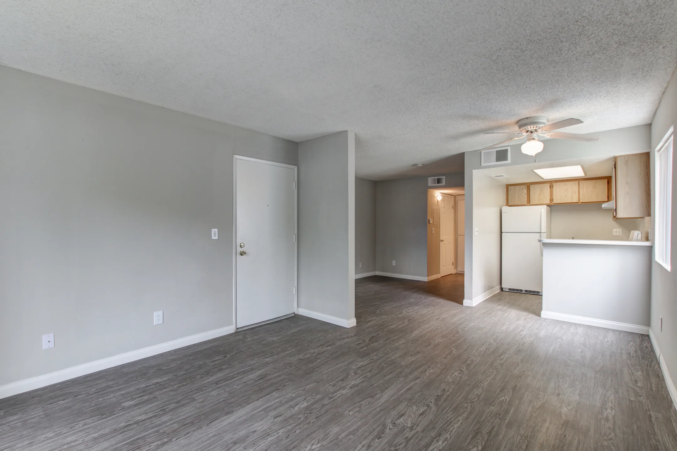 Grand Apartments on Lindley Apartments Northridge, CA 91325