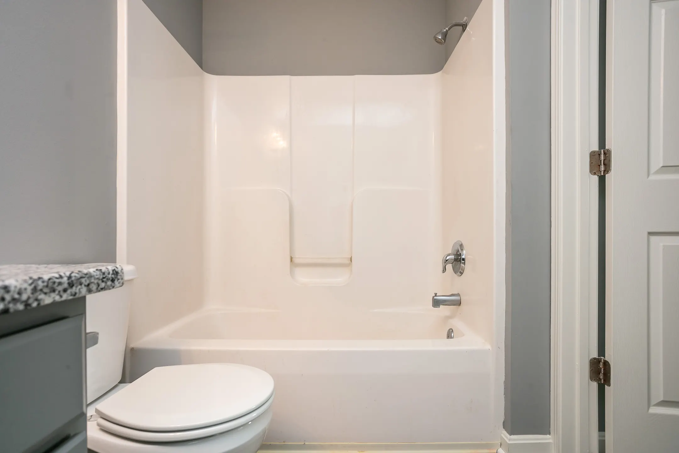 Bathroom - Polo Springs Apartments - Bardstown, KY