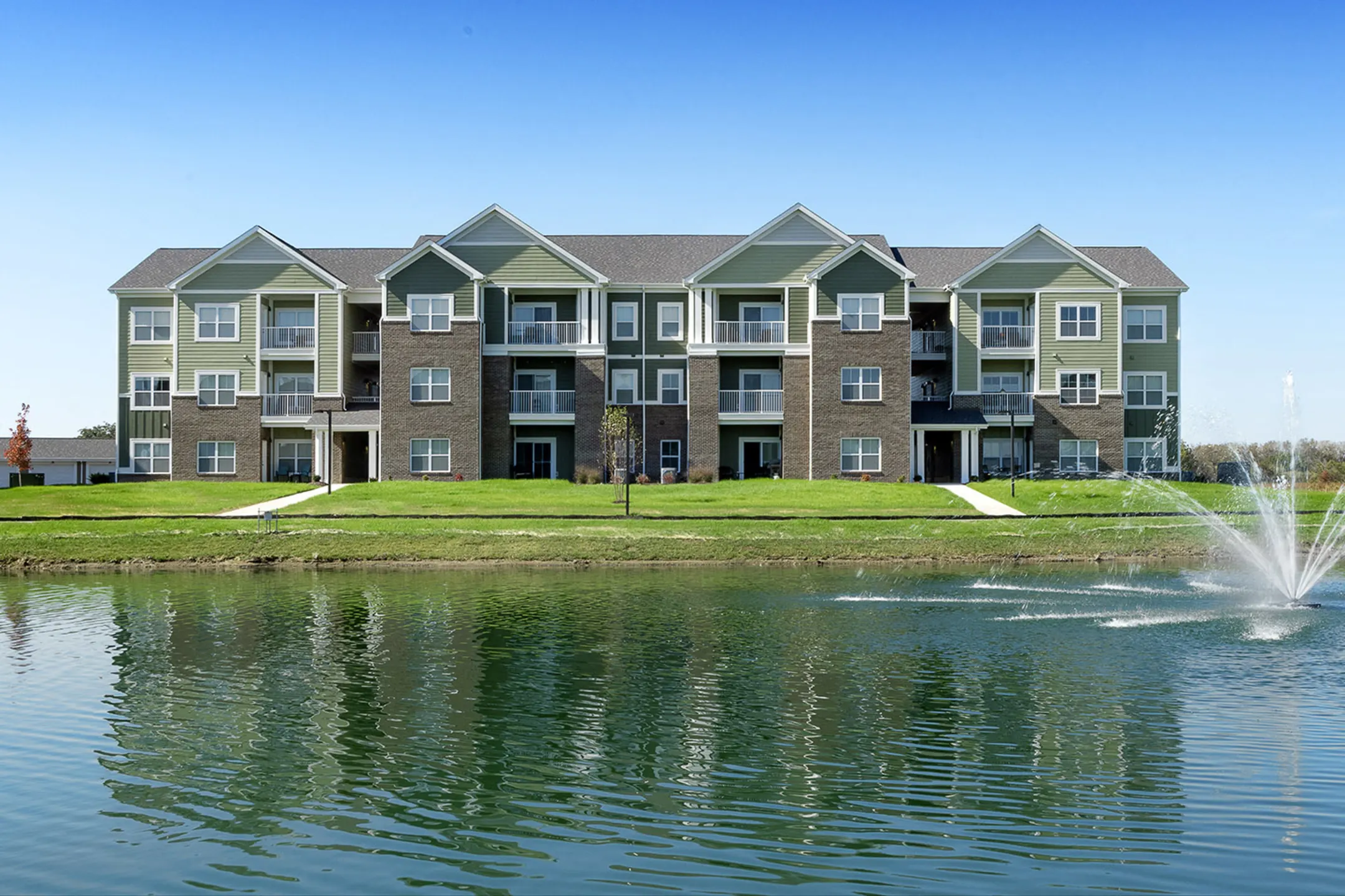 Thirteen01 at Hartman Lakes - 1301 Centerpointe Circle | Shiloh, IL ...