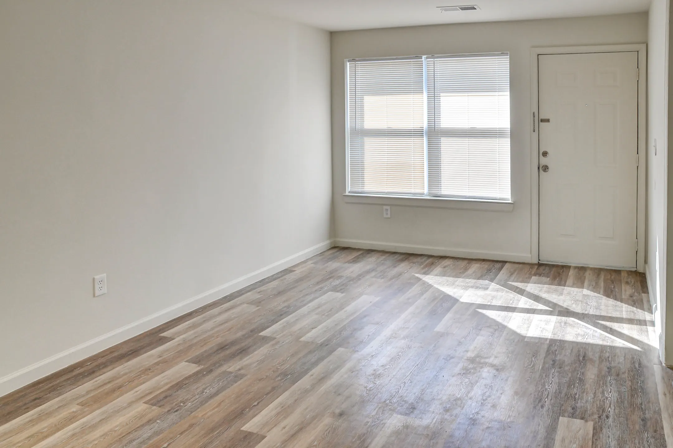 Green Plaza Apartments Iselin, NJ 08830