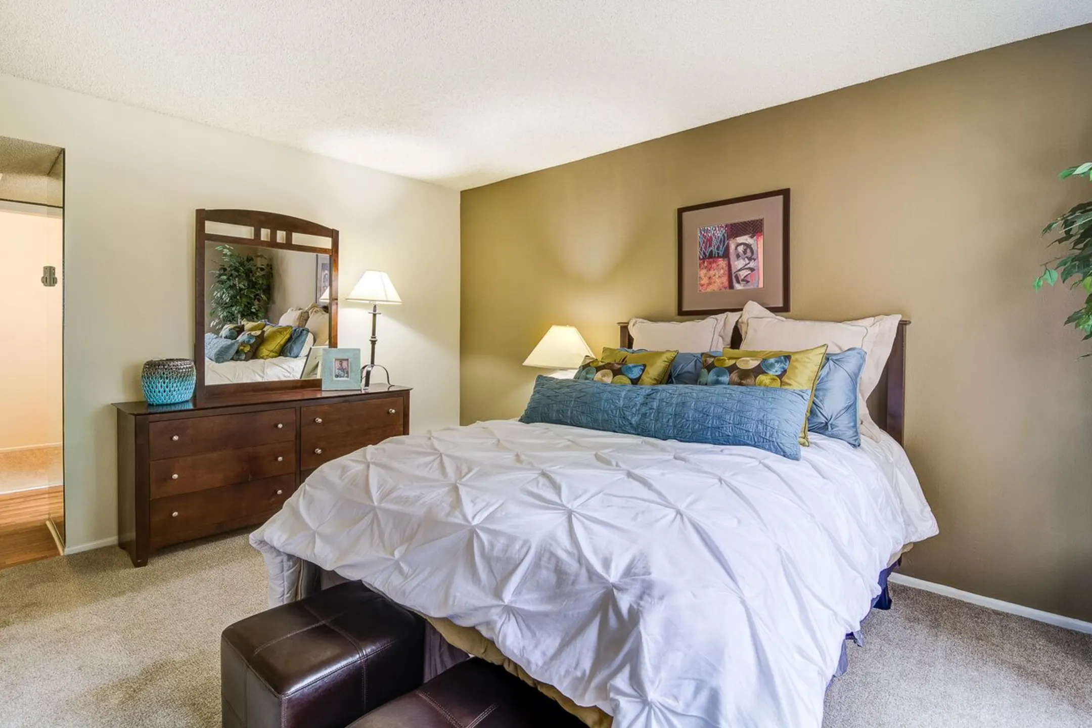 Parkewood Village Apartments - Anaheim, CA 92802