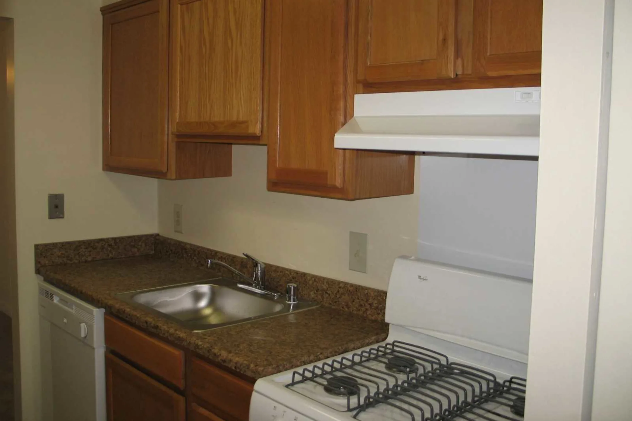 Kitchen - Woodcrest Apartments - Glen Burnie, MD