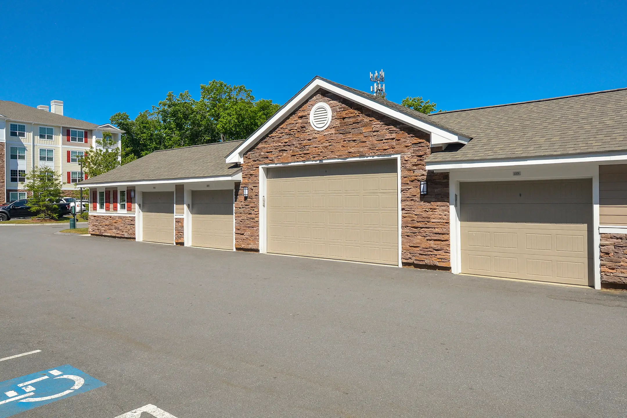 Building - The Point at Merrimack River - Andover, MA