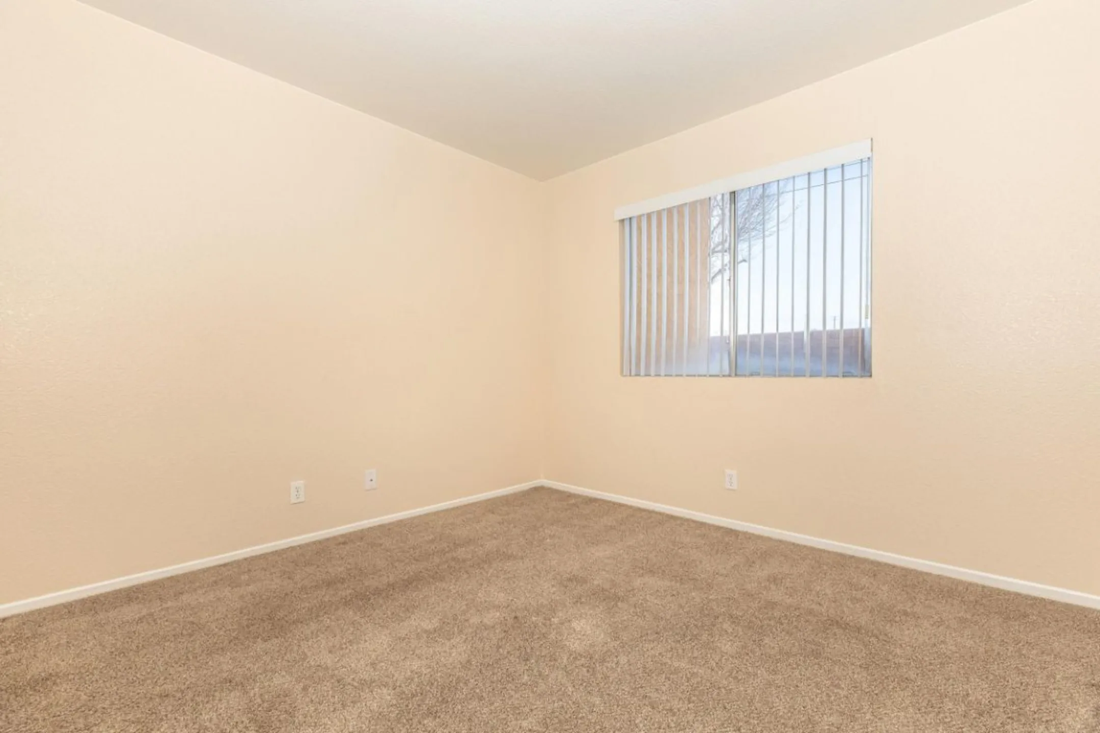 Desert Heights Apartments - Barstow, CA