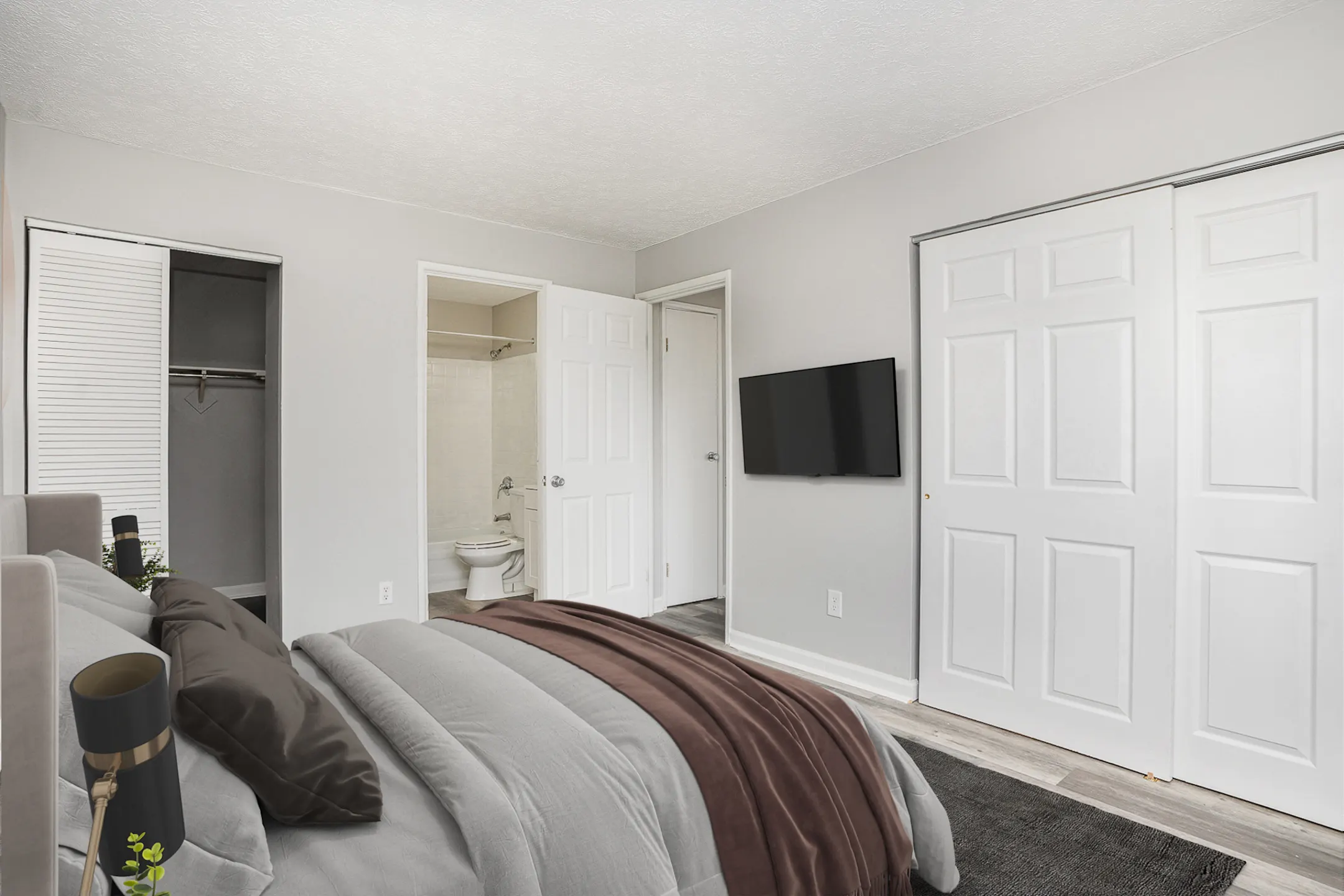 Bedroom - Villa Hills Apartments - Cincinnati, OH