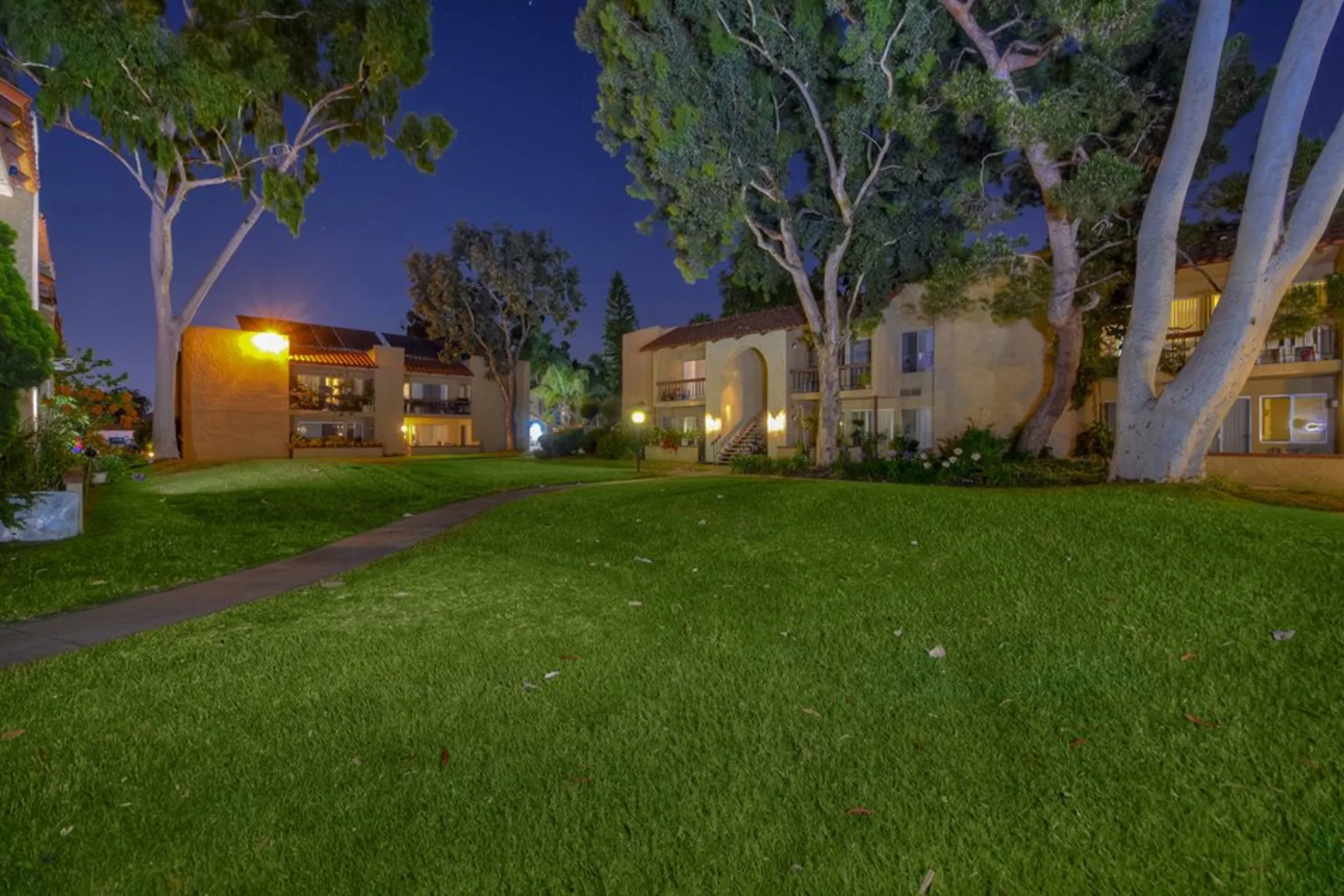 Grande Apartments 9440 Clover Court Circle Fountain Valley, CA