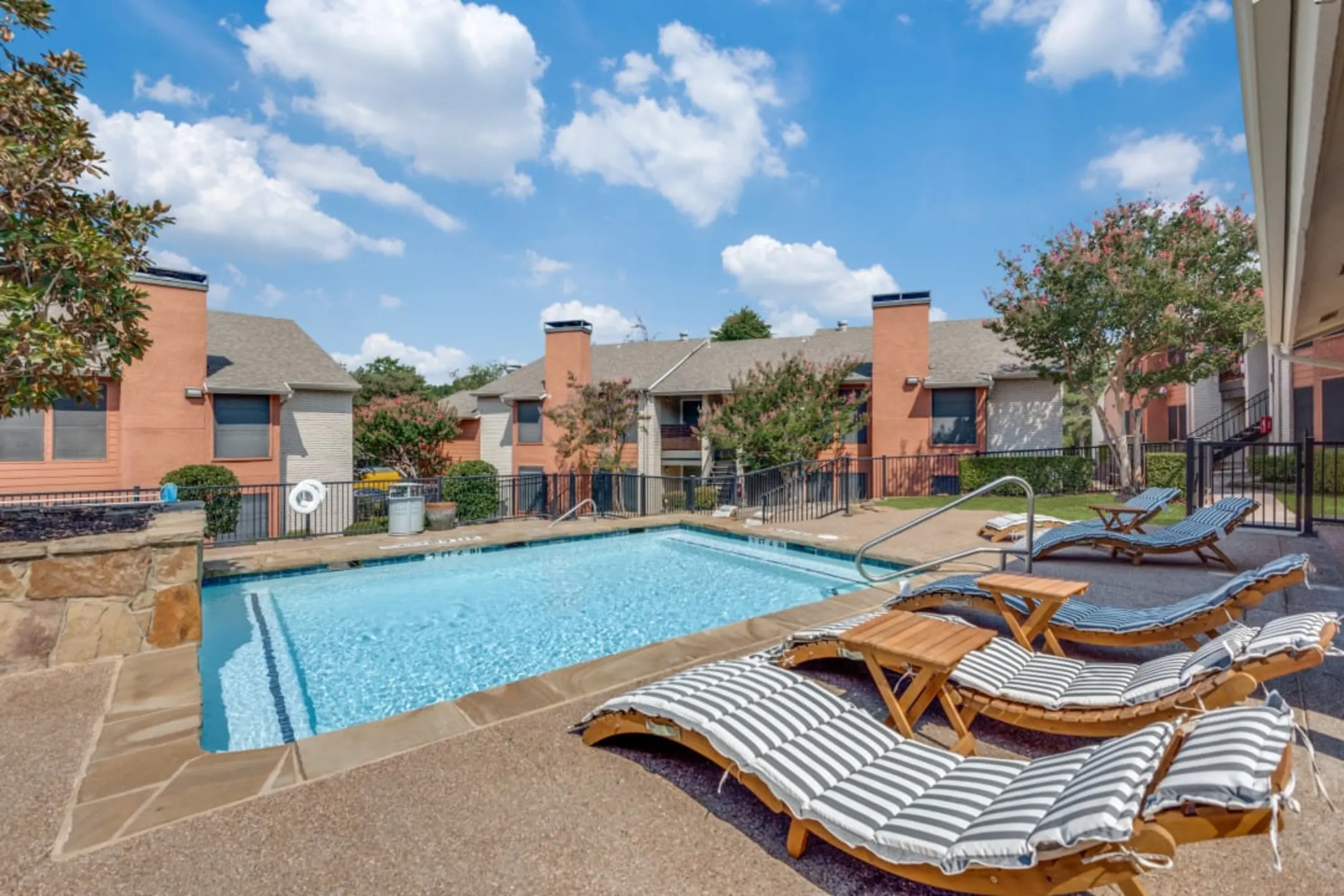 Infinity on the Oaks - 9236 Church Rd | Dallas, TX Apartments for Rent 