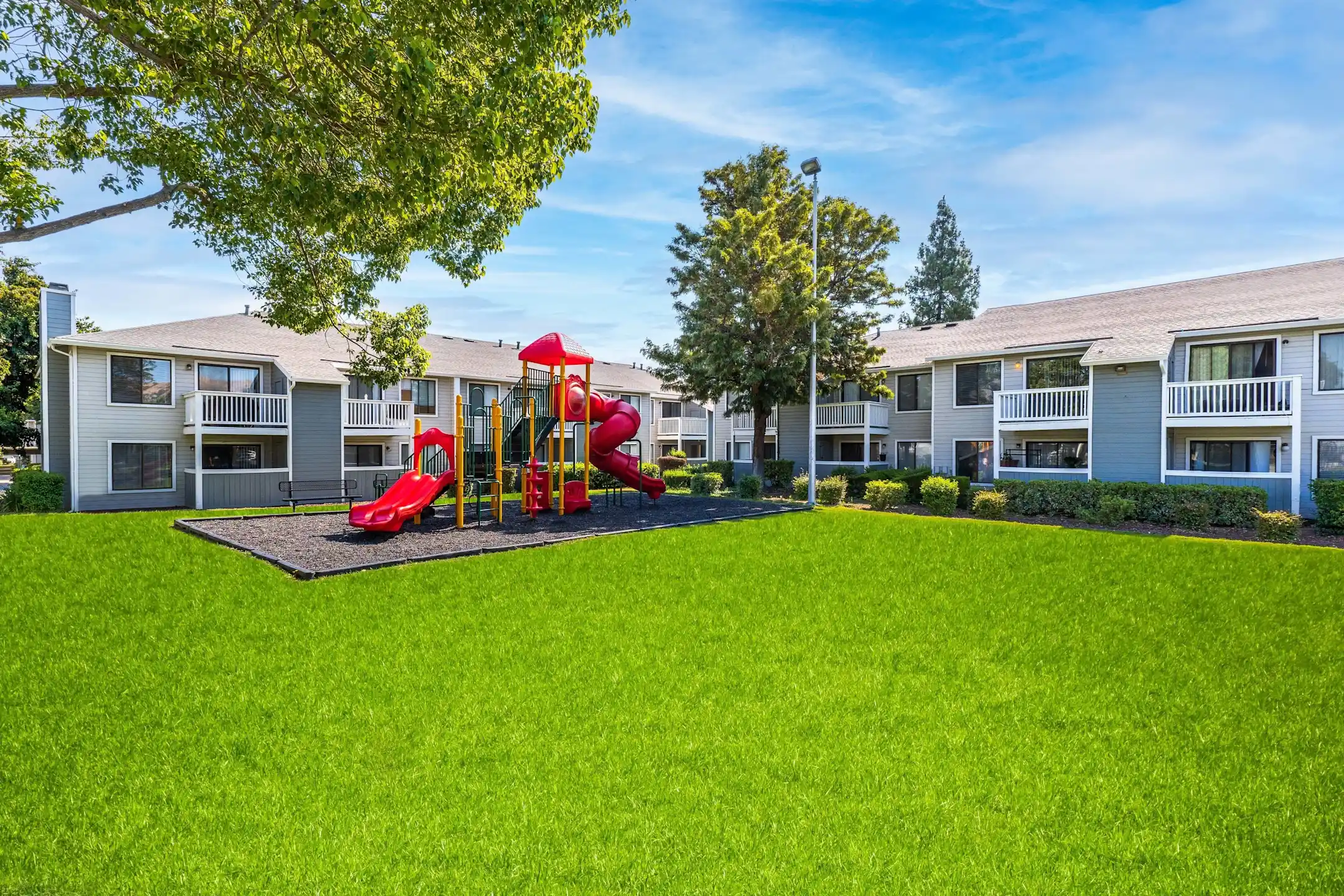 Diamond Hillside Apartments 2205 E Leland Rd Pittsburg, CA