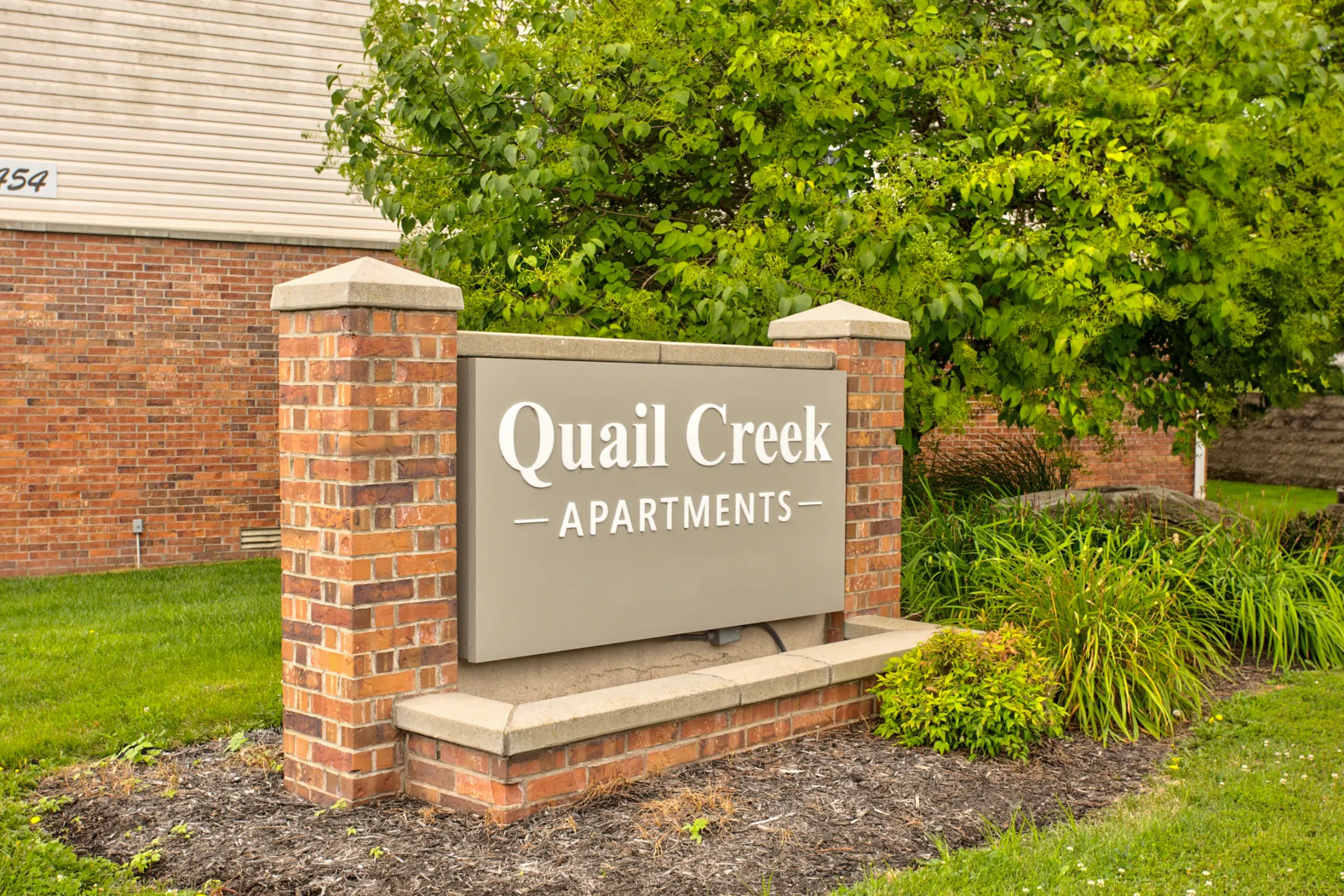 Community Signage - Quail Creek Apartments - Springfield, MO