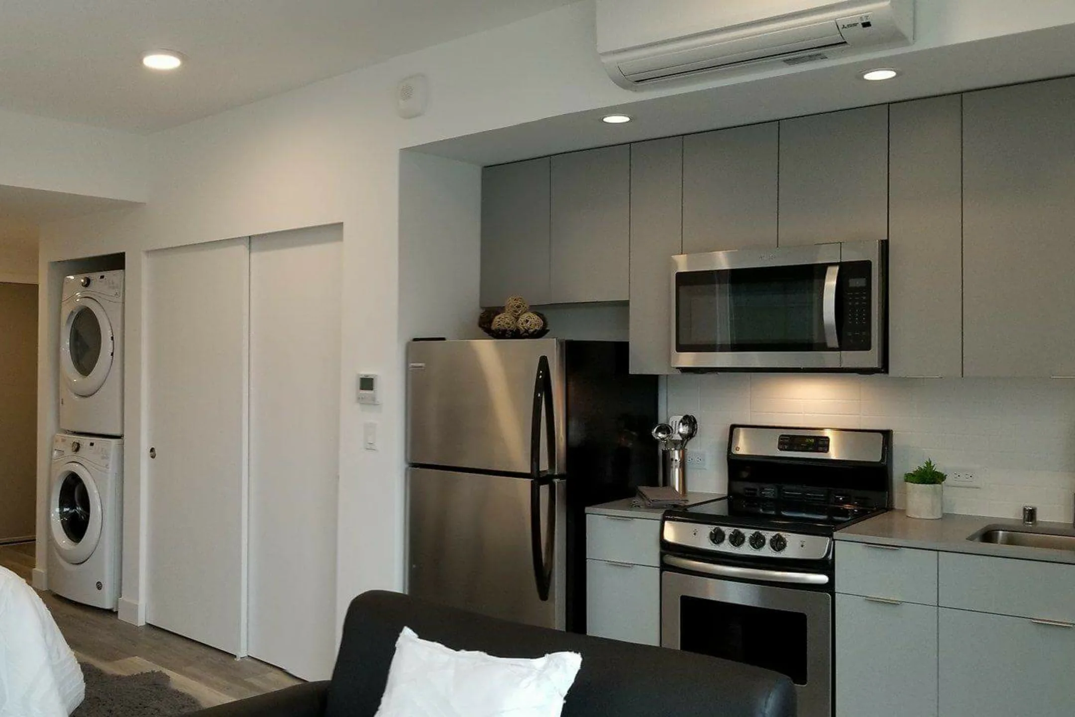 Kitchen - Tod Apartments - Seattle, WA