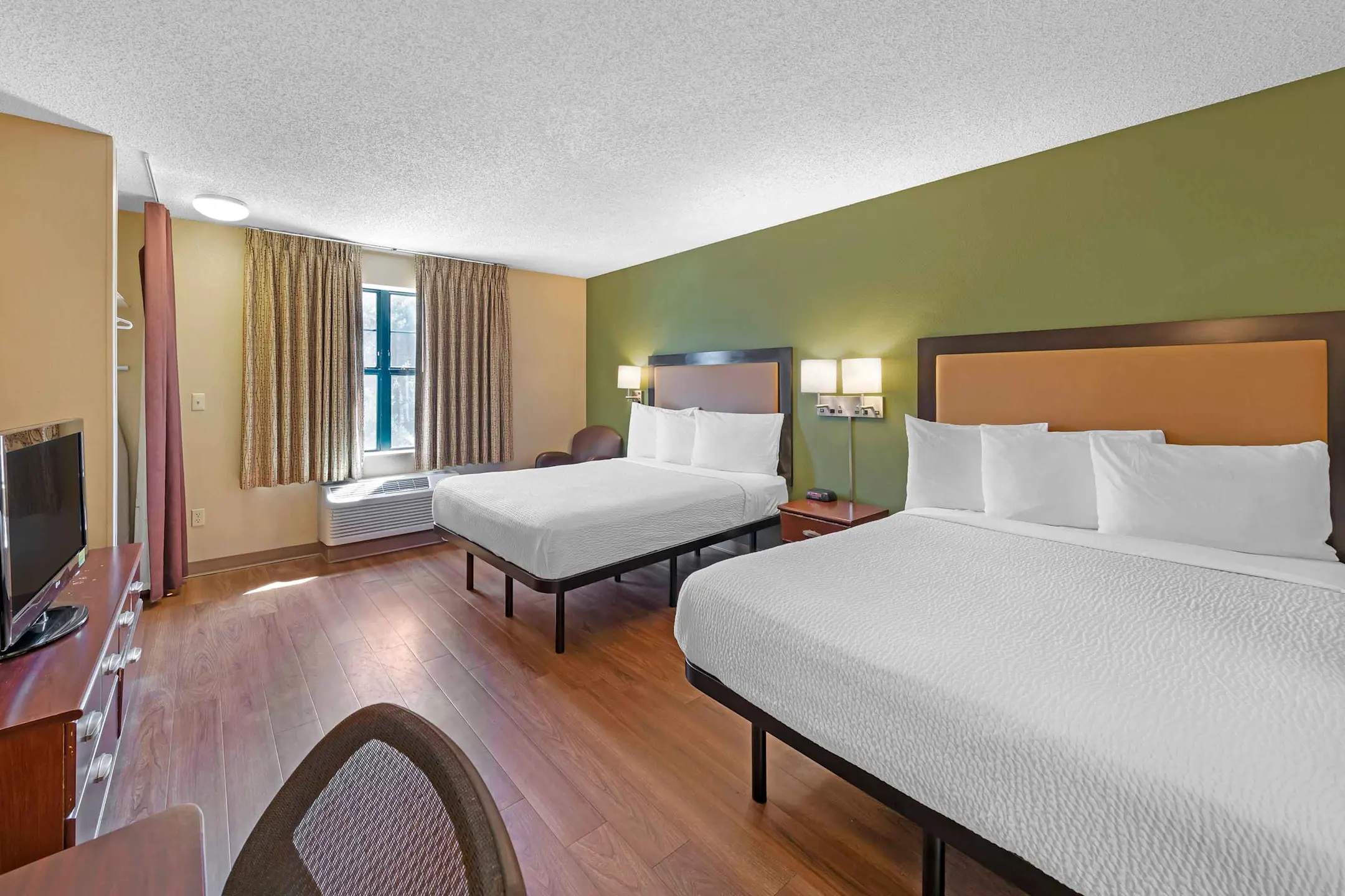 Bedroom - Furnished Studio - Orlando - Maitland - Summit Tower Blvd - Orlando, FL
