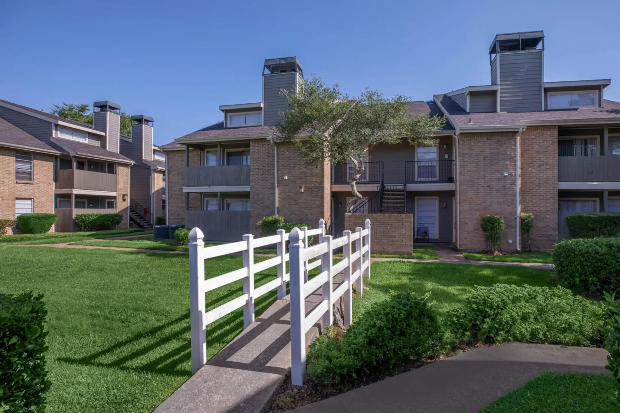 Angleton Manor Apartments - Angleton, TX 77515