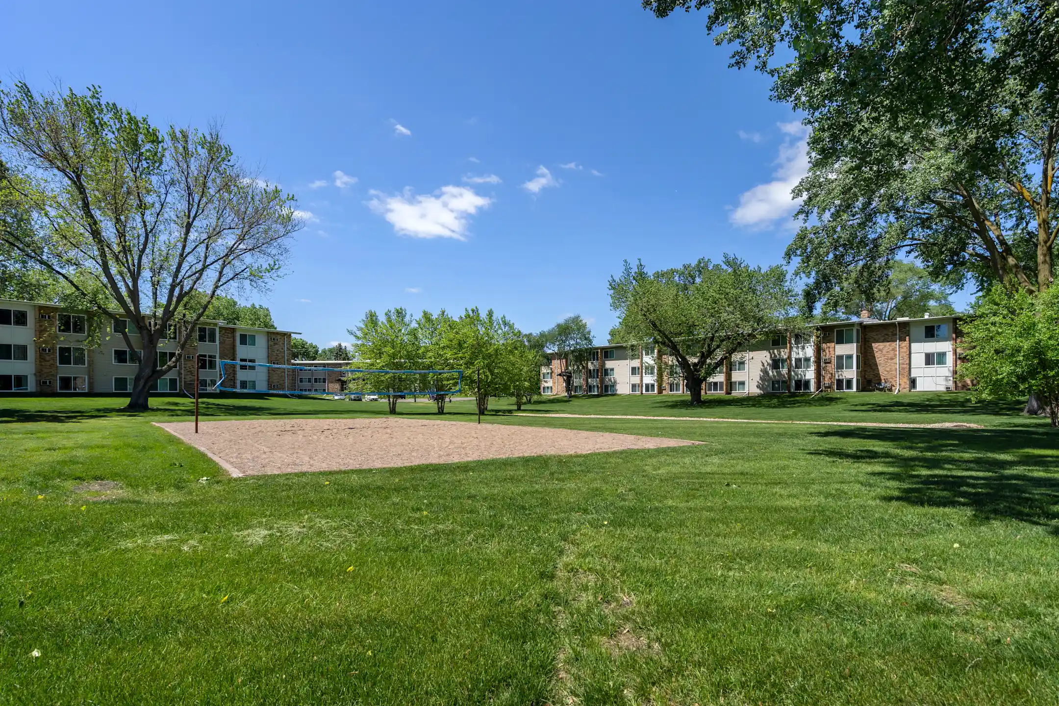 Lake Pointe 3413 53rd Ave N Brooklyn Center, MN Apartments for Rent