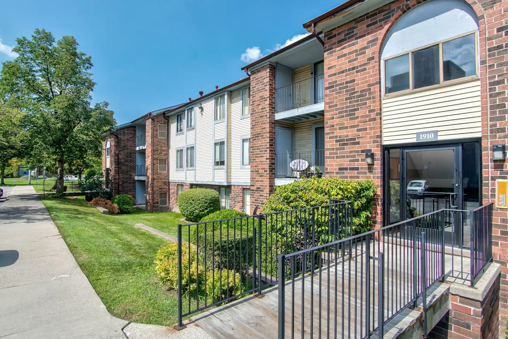 Regency Tower & Place Apartments Apartments Detroit, MI 48207