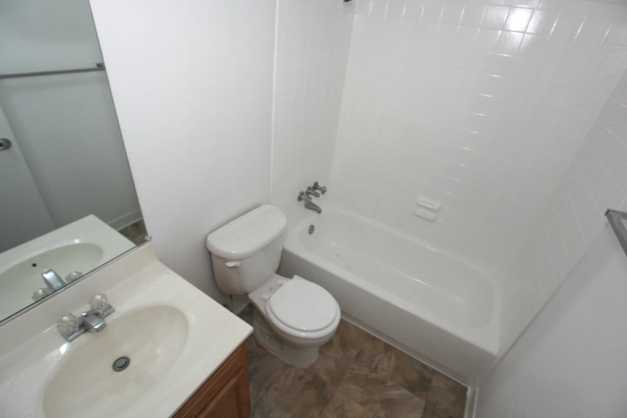 Linden Park Apartments 3600 Jurgensen Dr Triangle, VA Apartments