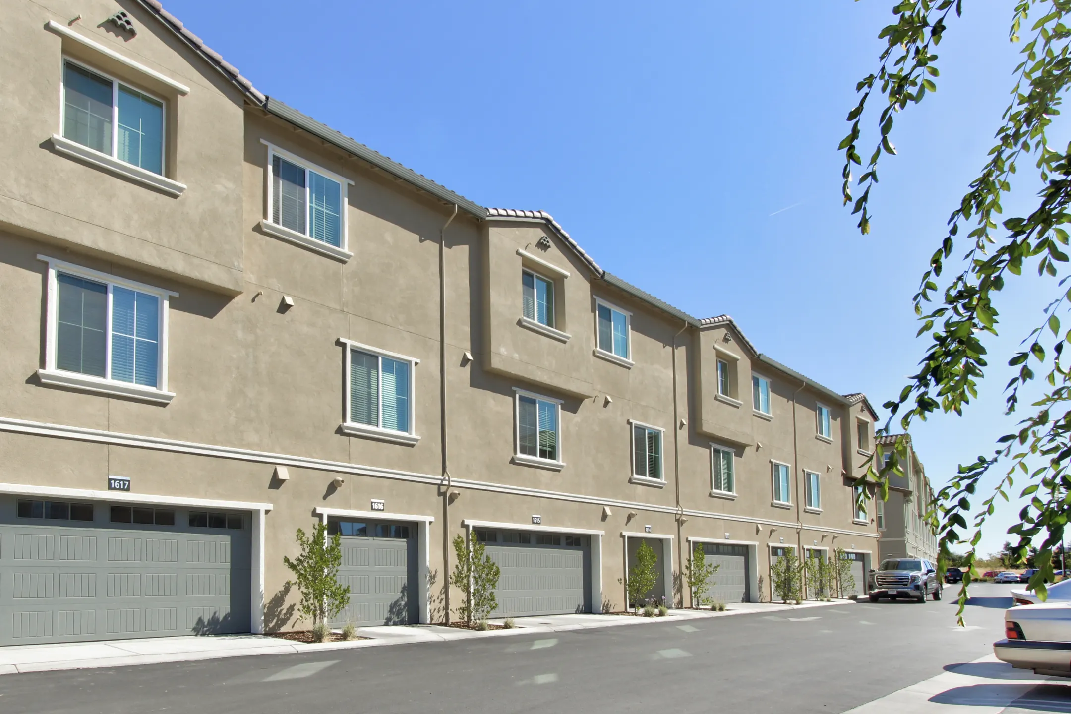 Building - Campus Oaks Apartments - Roseville, CA