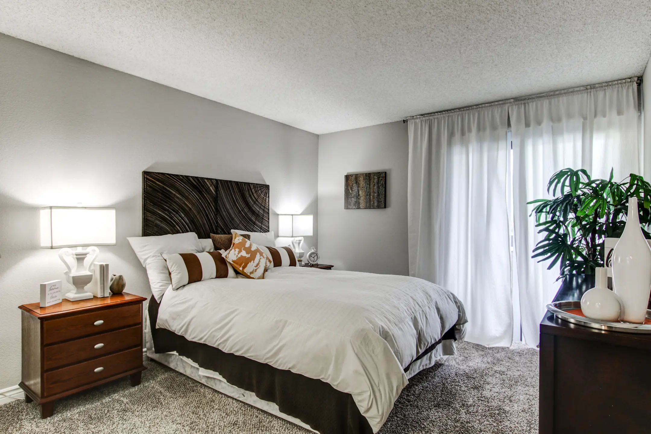 Grand Apartments on Lindley 10201 Lindley Avenue Northridge, CA for