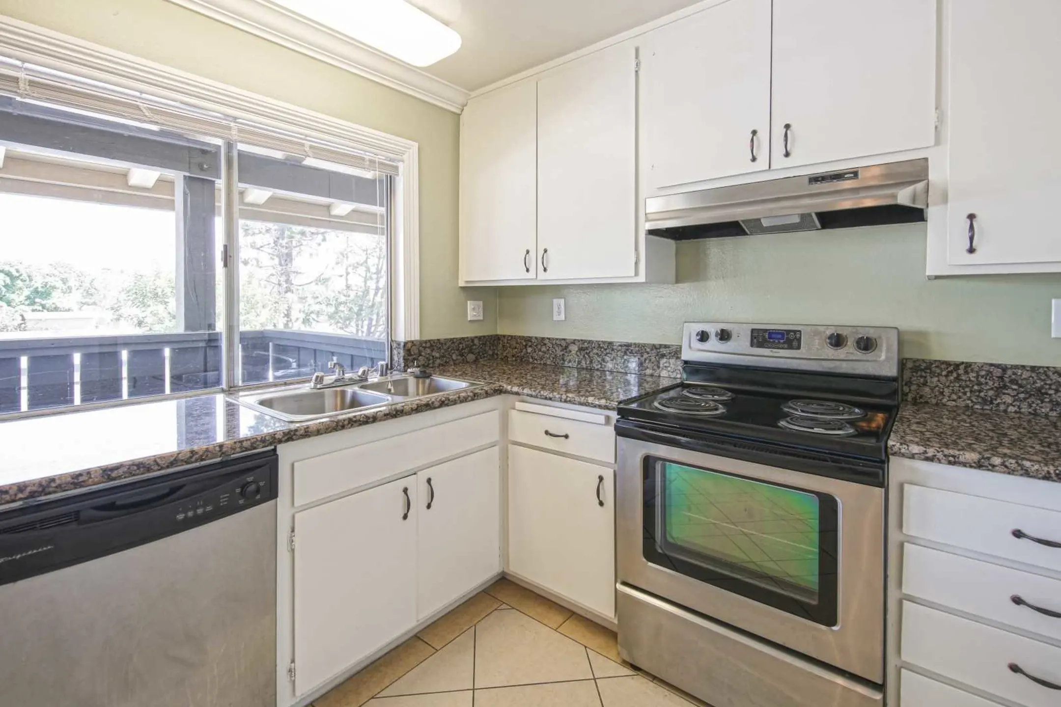 Glen Oaks Apartment Homes - 2000 W Glenoaks Ave | Anaheim, CA ...