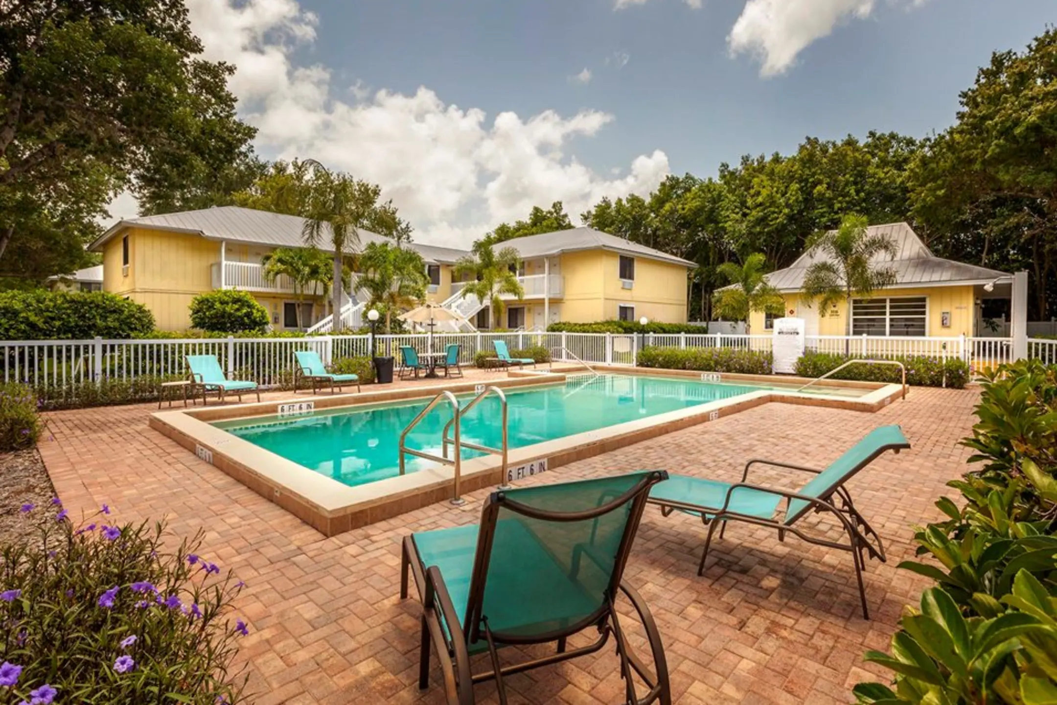 Naples 701 Apartments - Naples, FL 34112