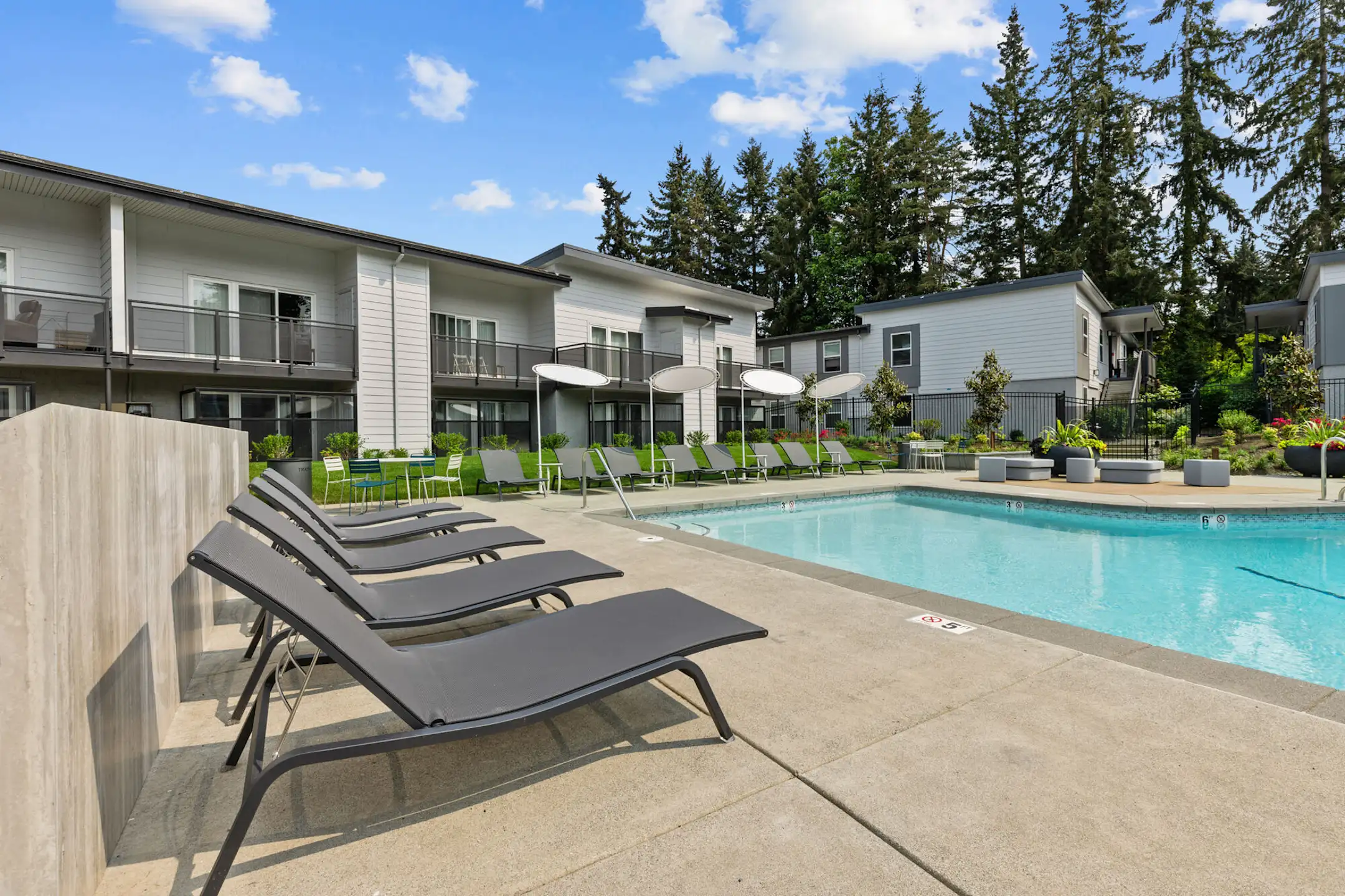 Pool - Ridgedale Apartments - Bellevue, WA