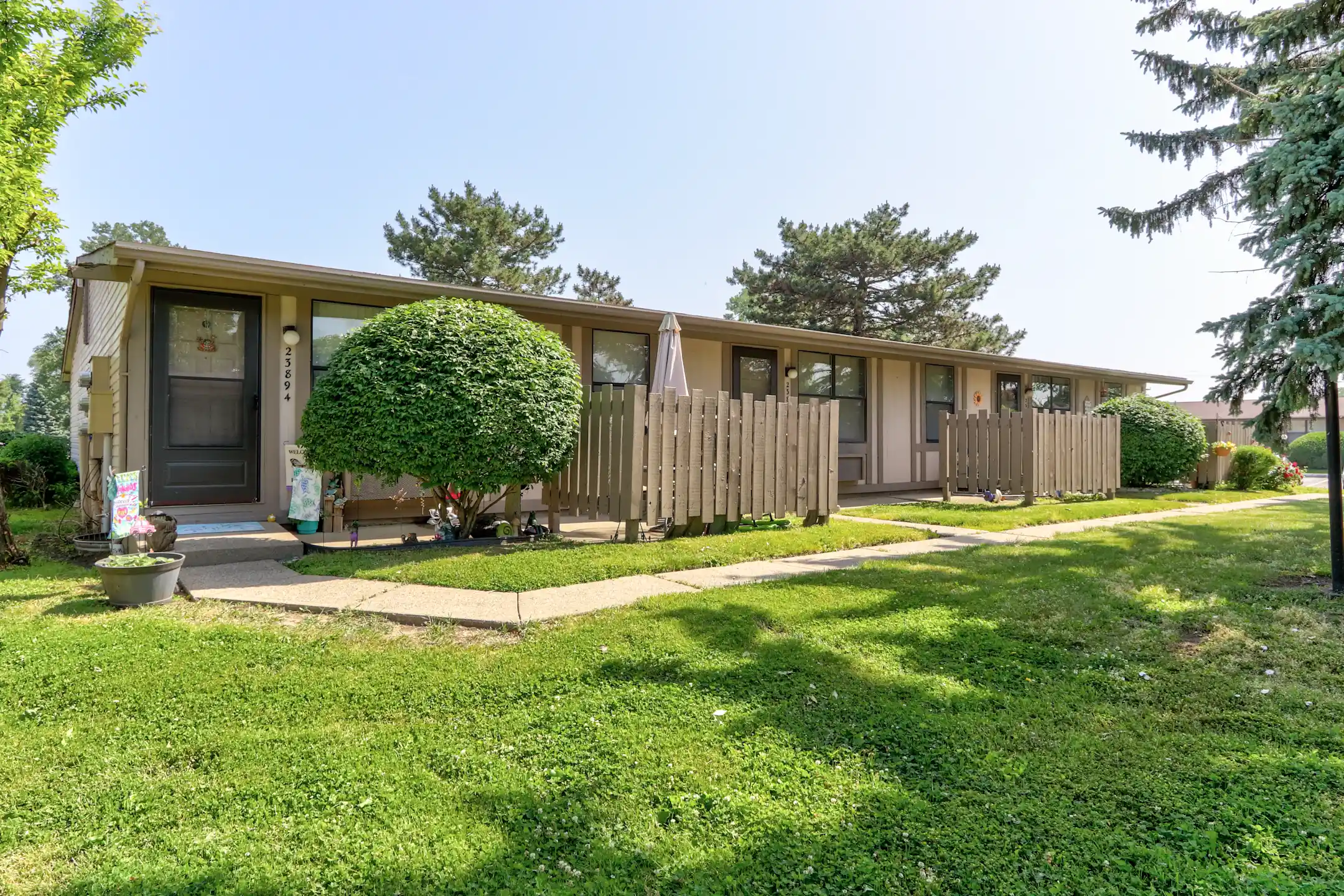 Newberry Woods Apartments 23970 Newberry Dr Clinton Township, MI