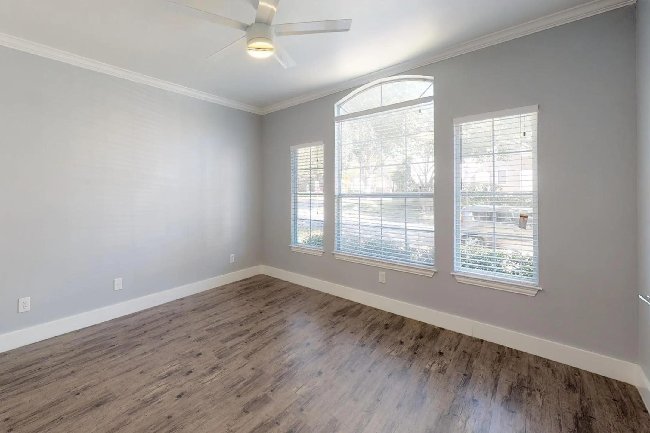 Franconia Court Apartments Dallas, TX 75219