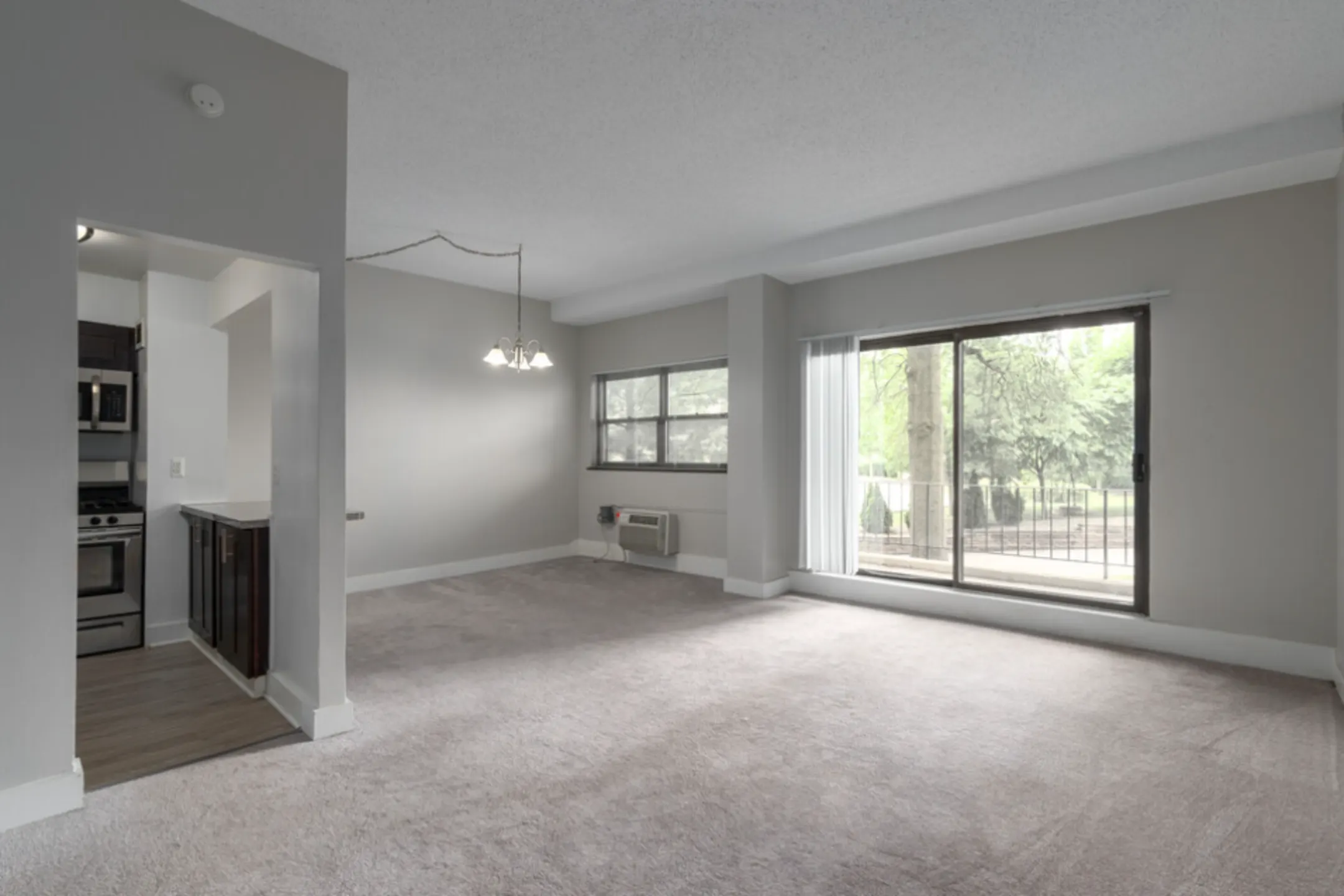 Living Room - Courtside Square Apartments and Suites - King of Prussia, PA