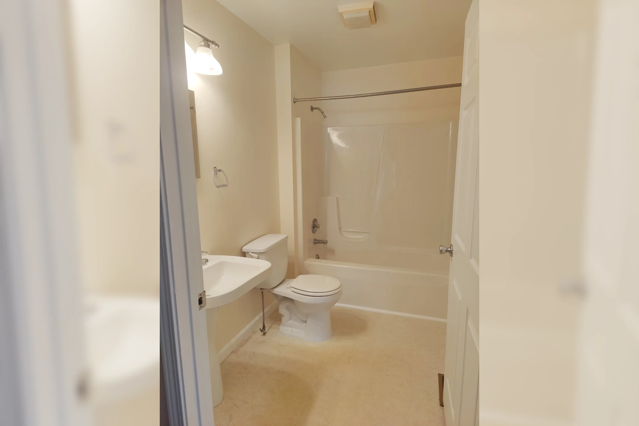 Deerfield Village Apartments Niantic, CT 06357