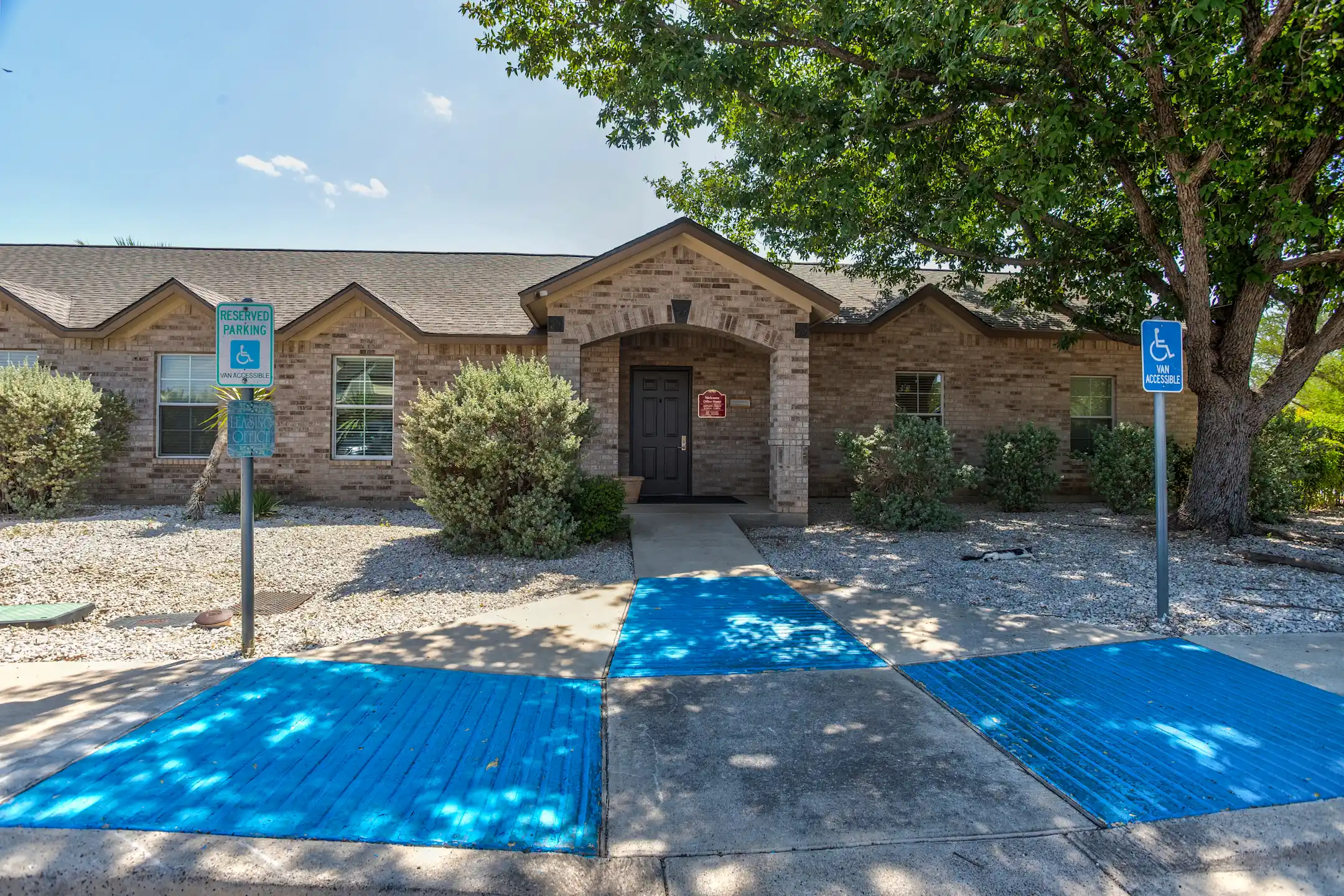 Tuscany Court Apartments 2208 14TH ST Hondo, TX Apartments for Rent