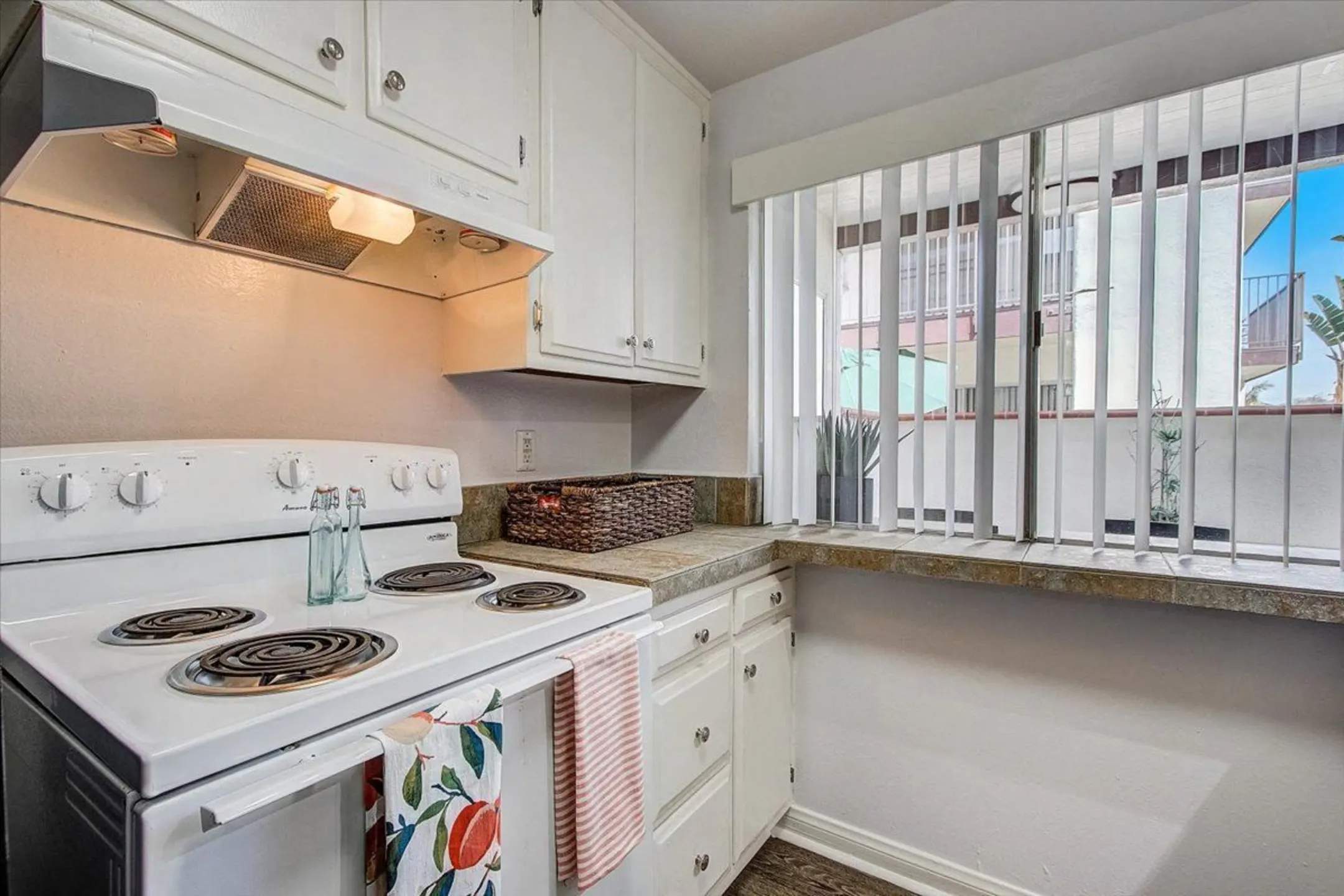 El Cordova Apartments 950 E Del Amo Blvd Carson, CA Apartments for