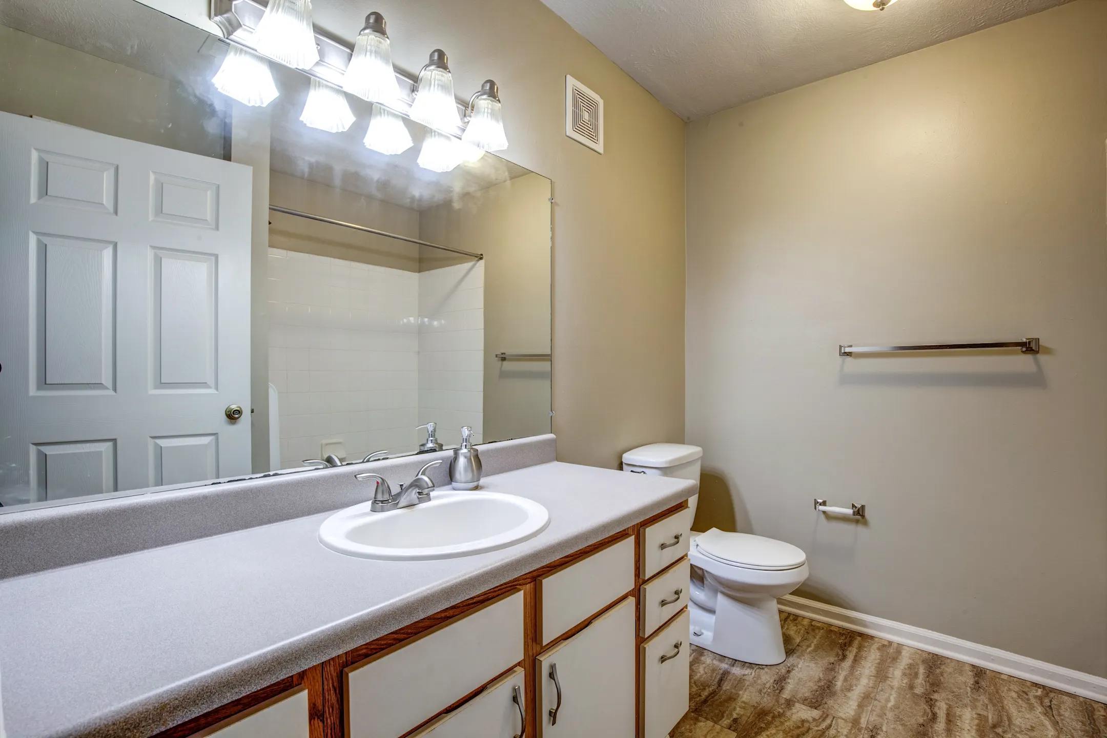 Spring Lake Apartments Granger, IN 46530