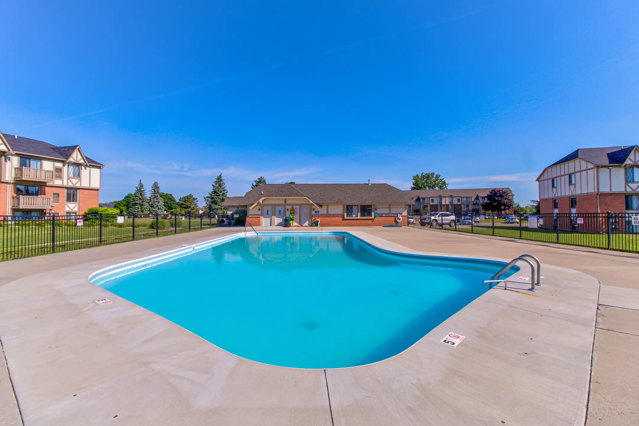 Grand Bend Club 12043 Juniper Way Grand Blanc, MI Apartments for