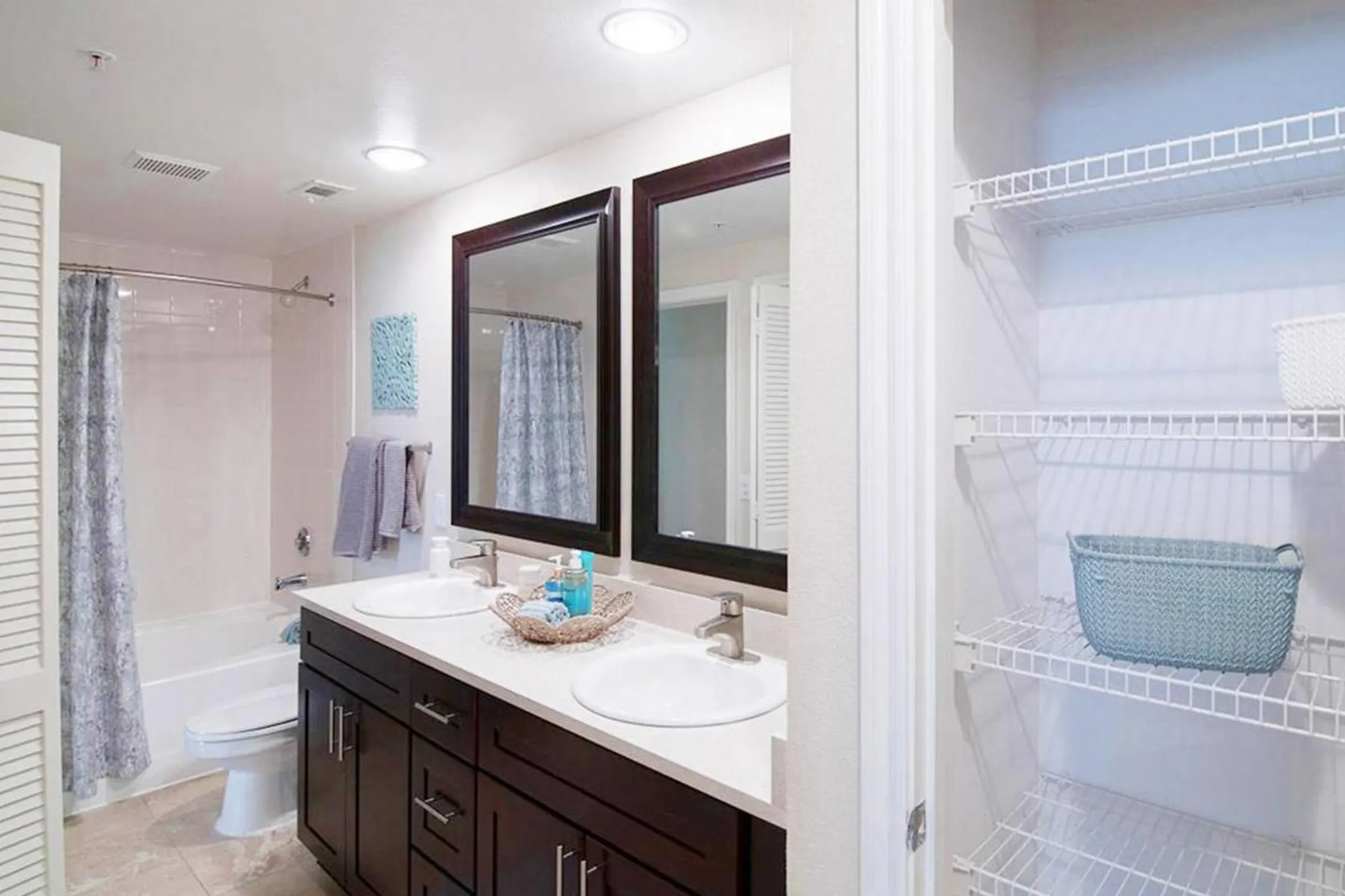 Bathroom - 77081 Luxury Properties - Houston, TX