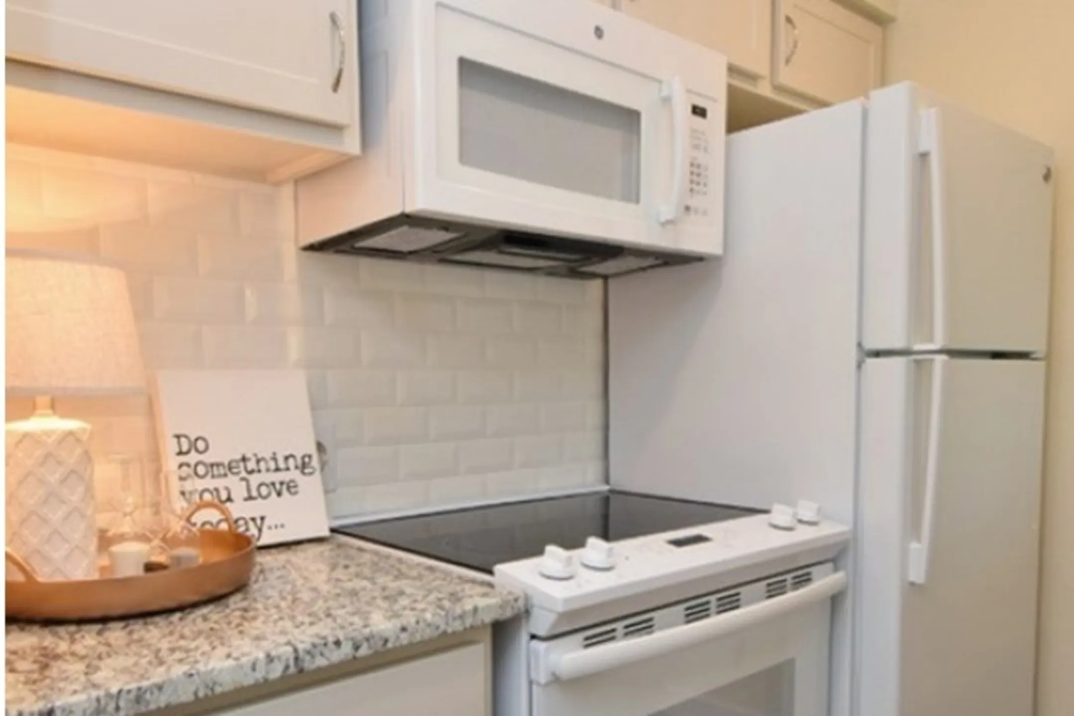 Chateaux Dijon Apartments 4155 Essen Ln Baton Rouge, LA Apartments