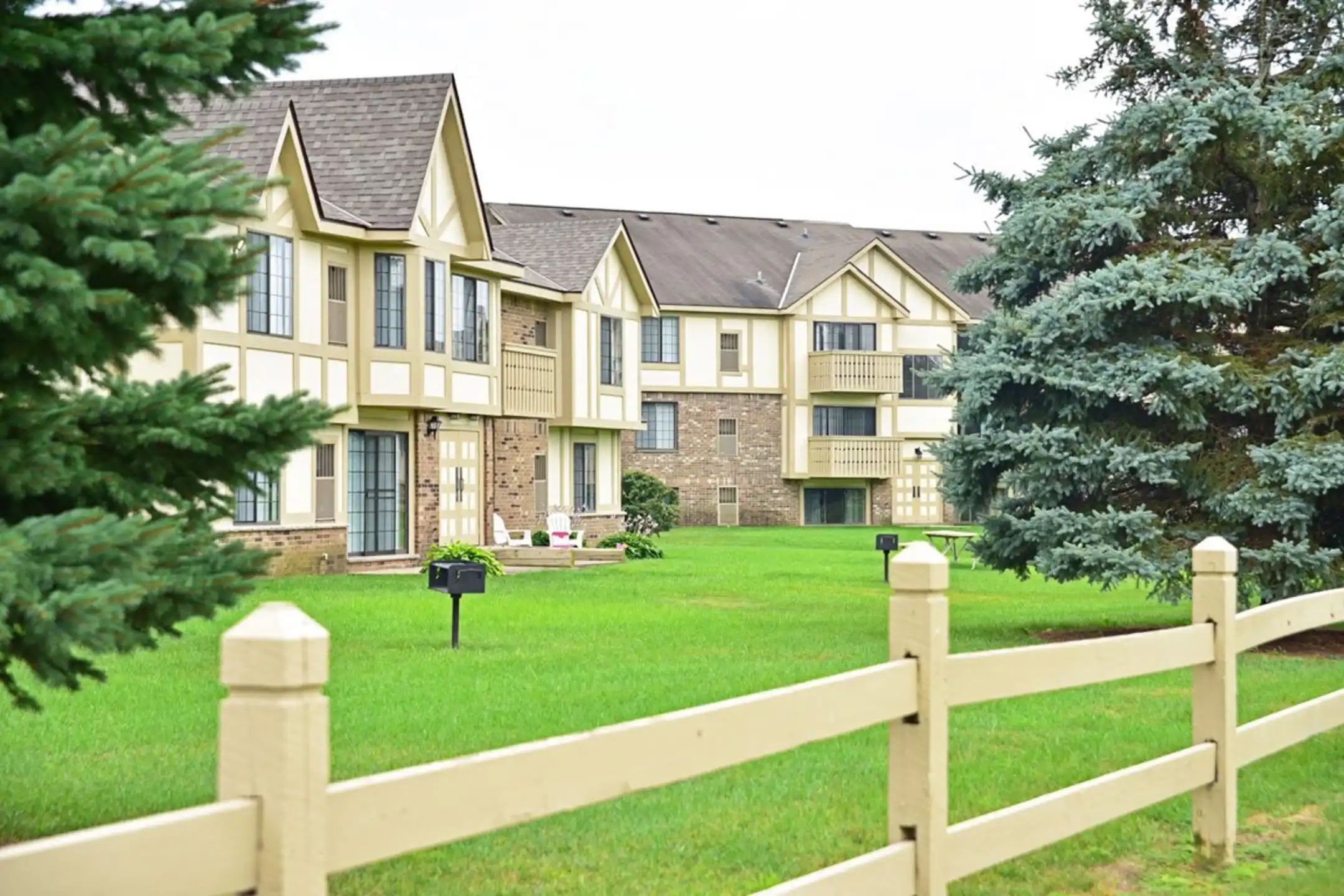 Tanglewood Apartments Apartments Oak Creek, WI 53154