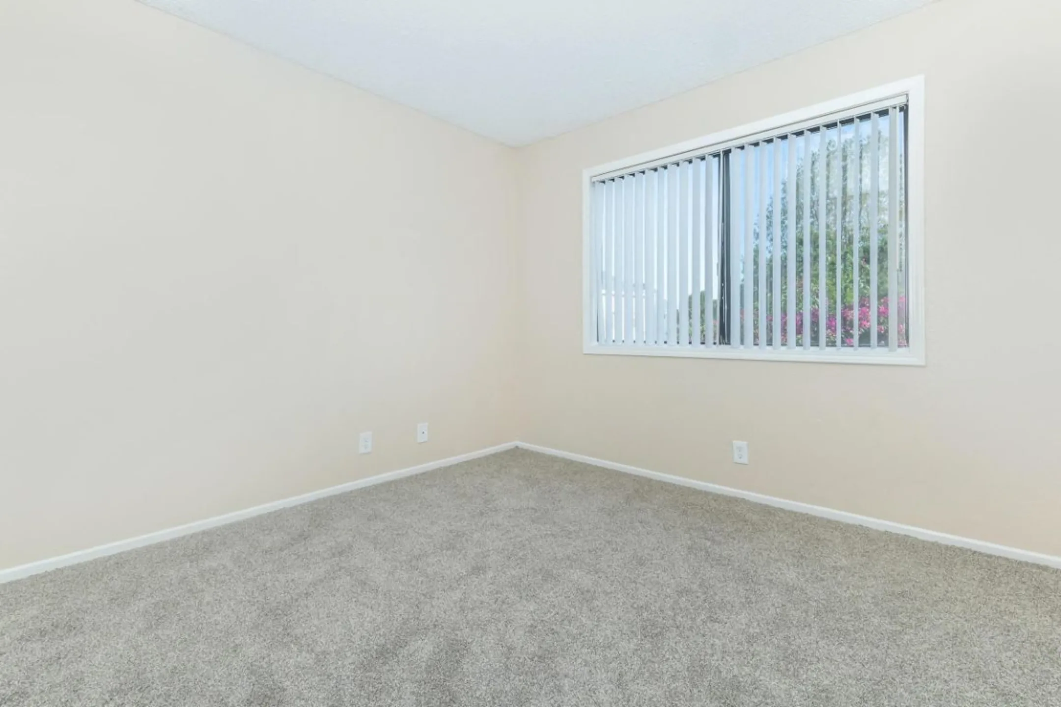 Madison Park Apartments - Riverside, CA