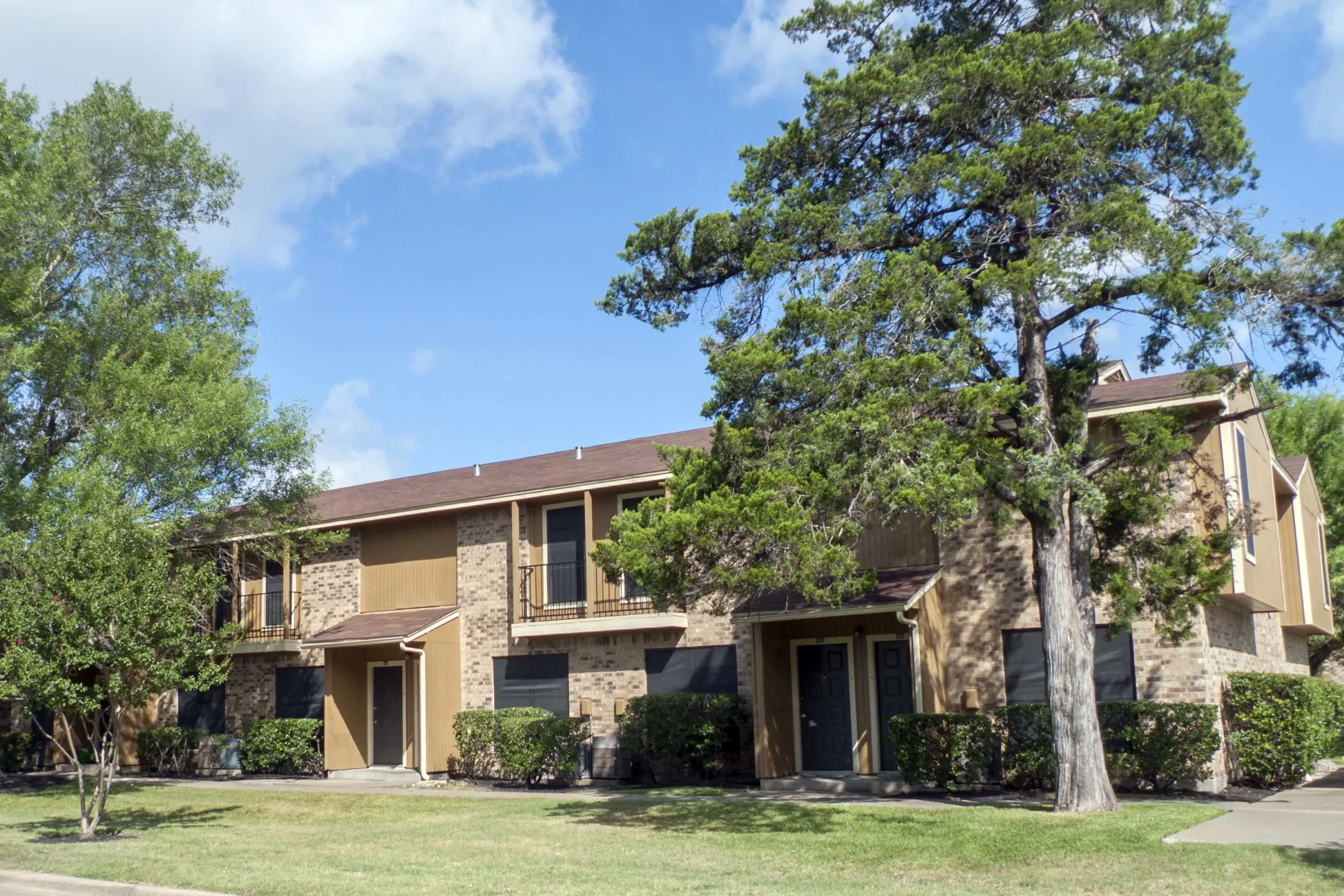 Wood Trail Apartments 3130 E Villa Maria Rd Bryan, TX Apartments