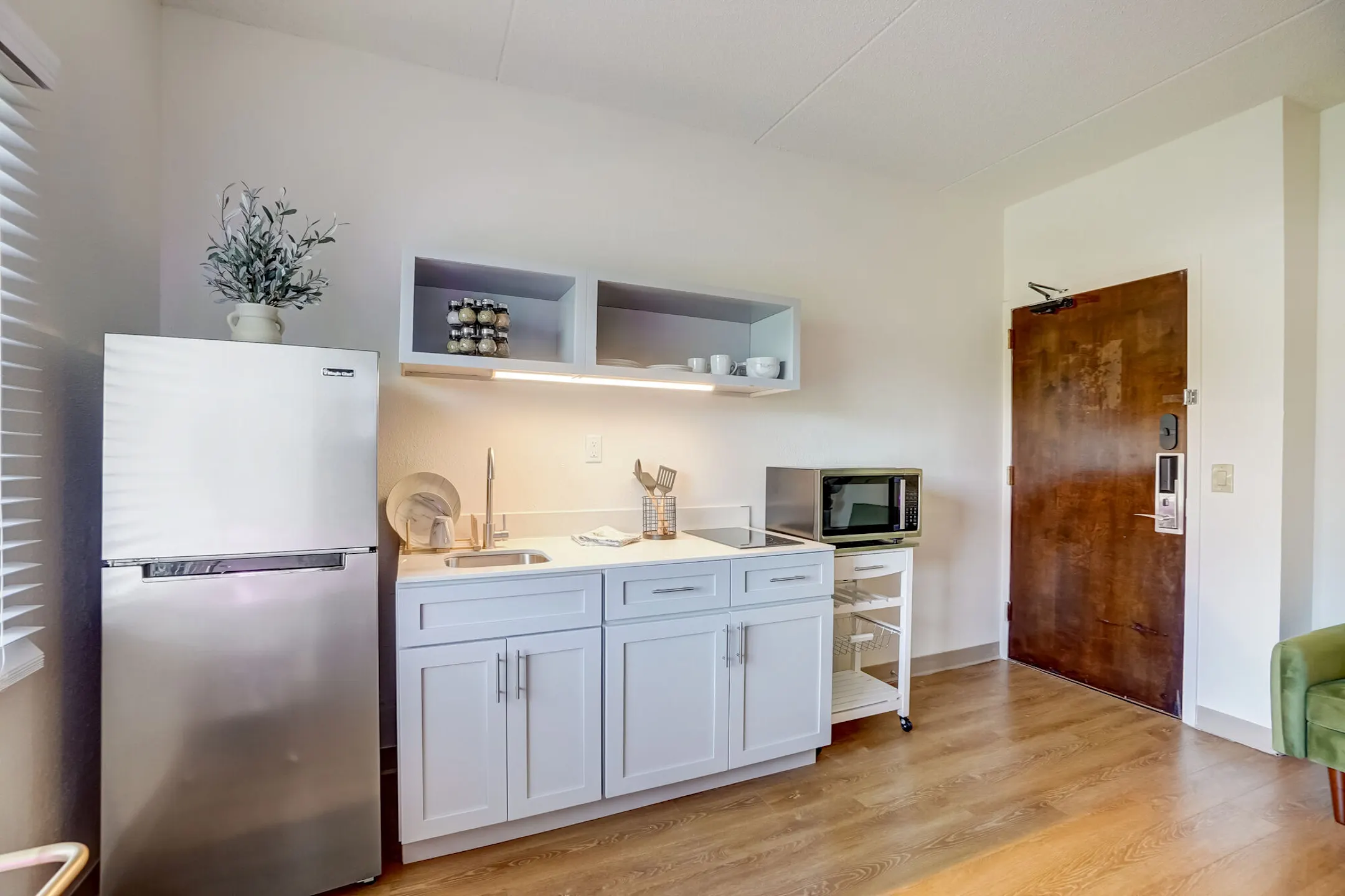 Kitchen - Vivo Living Raleigh I - Raleigh, NC