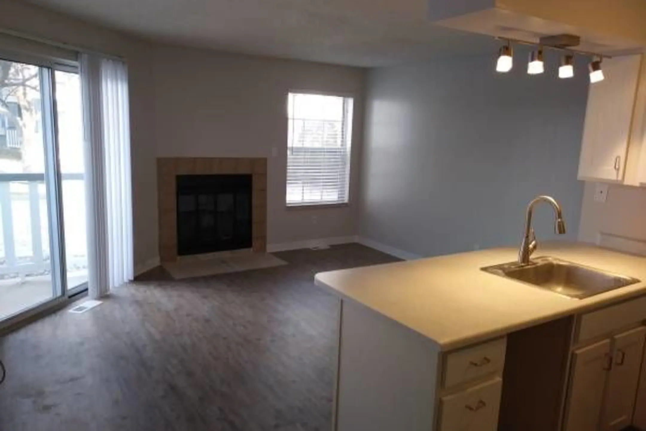 Kitchen - Victoria Inn Apartments - Longmont, CO